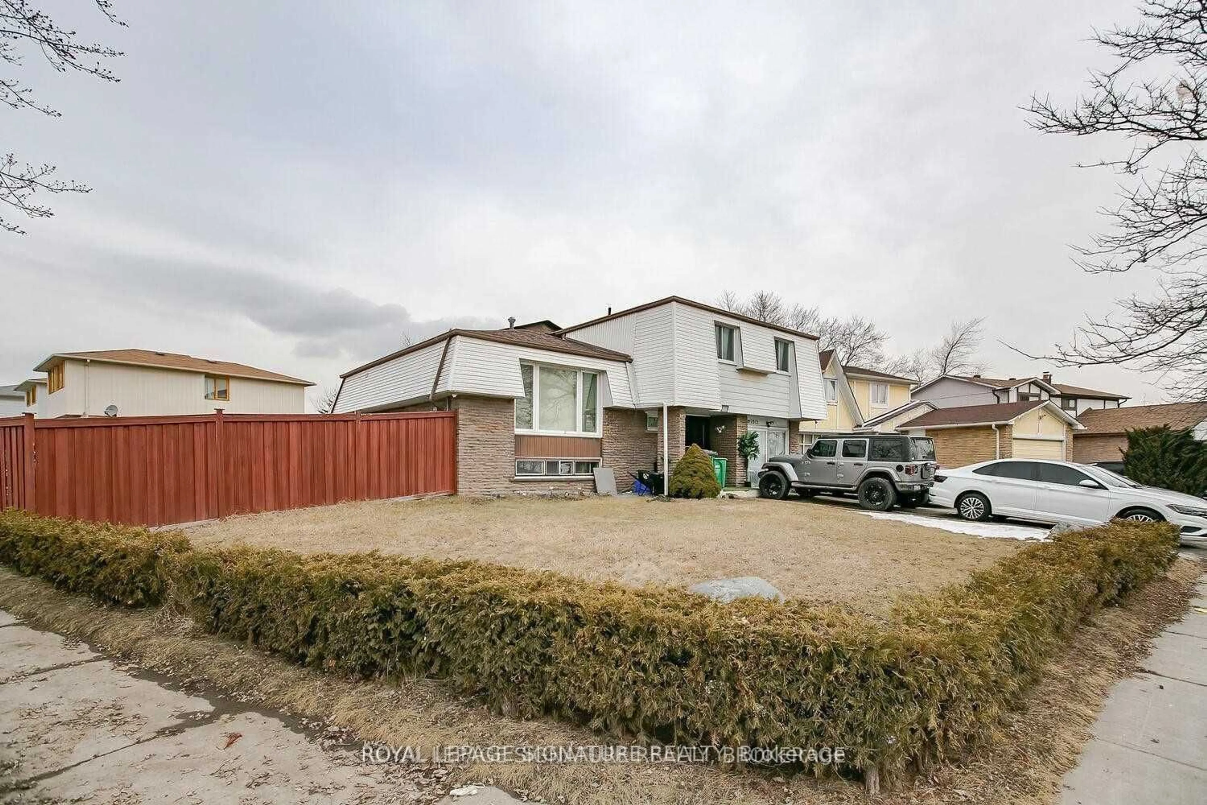 Frontside or backside of a home, the fenced backyard for 7615 Netherwood Rd, Mississauga Ontario L4T 3G8