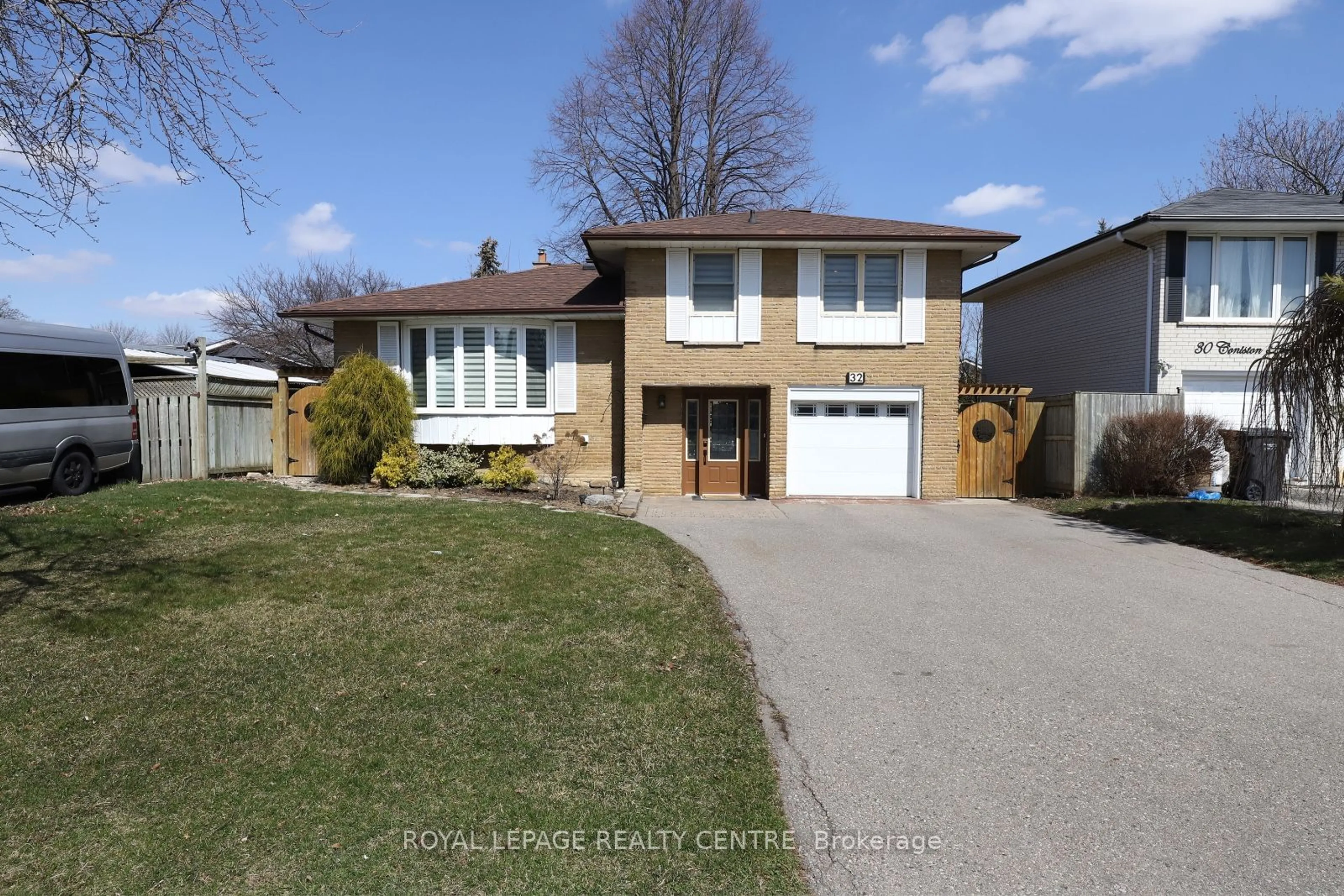 Frontside or backside of a home, the street view for 32 Coniston Ave, Brampton Ontario L6X 2H4