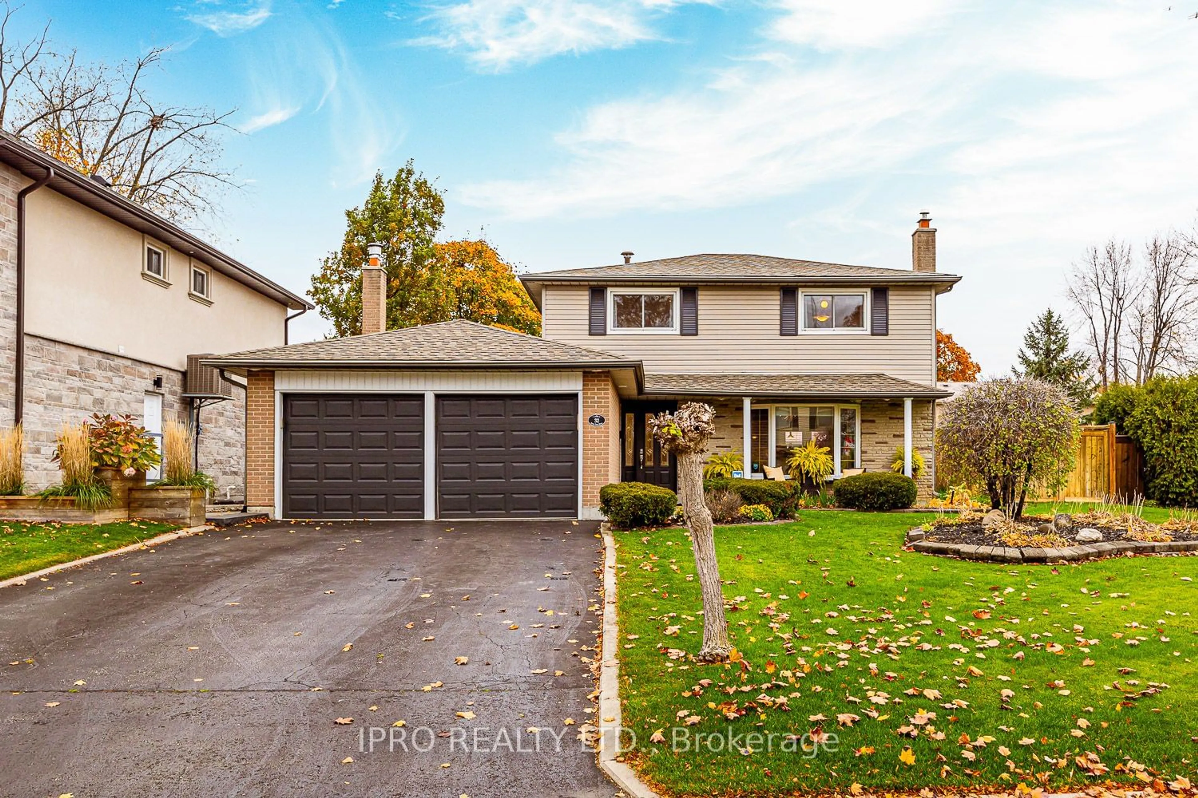 Frontside or backside of a home, the street view for 32 River View Dr, Brampton Ontario L6W 2E5