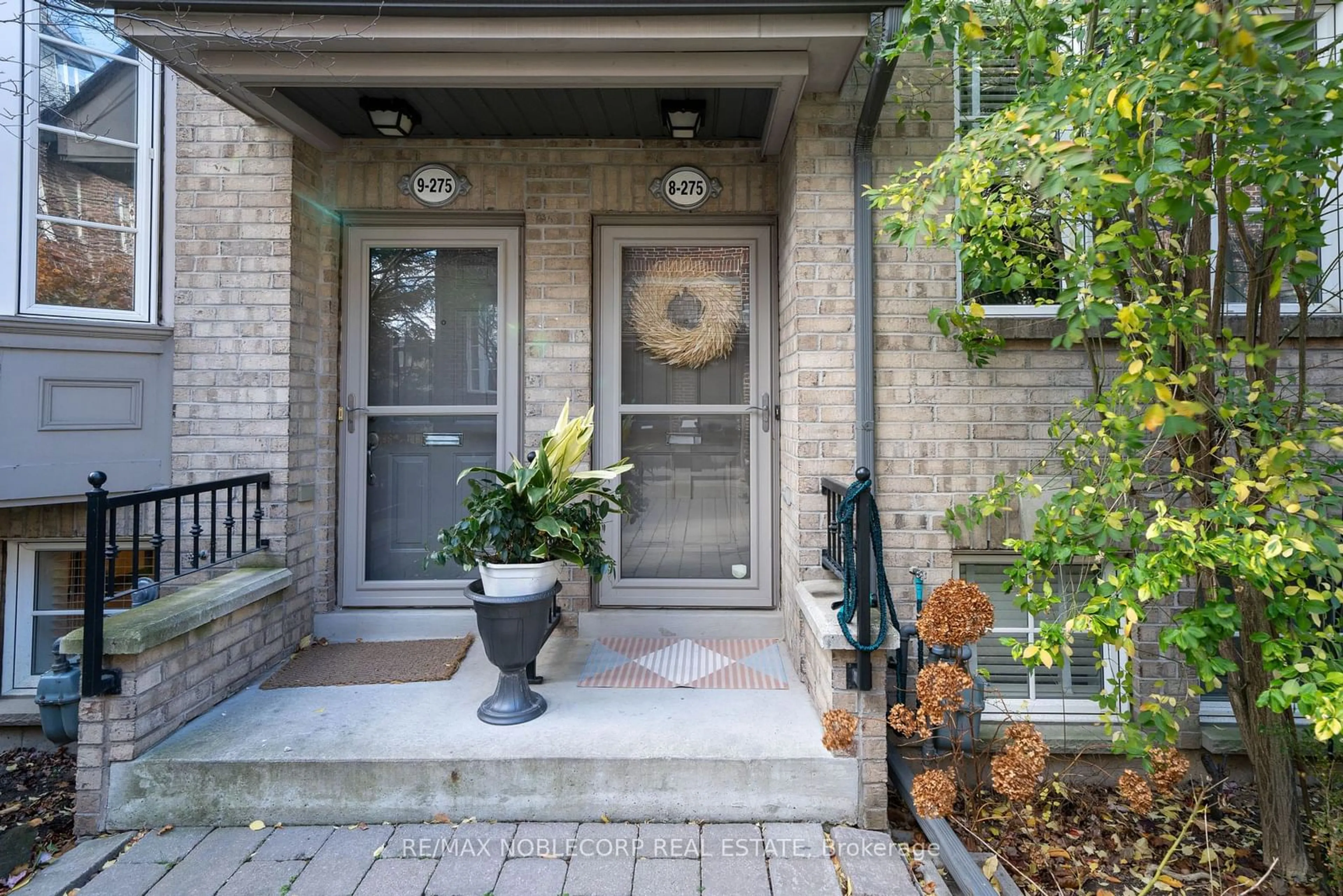 Indoor entryway, wood floors for 275 Van Dusen Blvd #8, Toronto Ontario M8Z 3J2