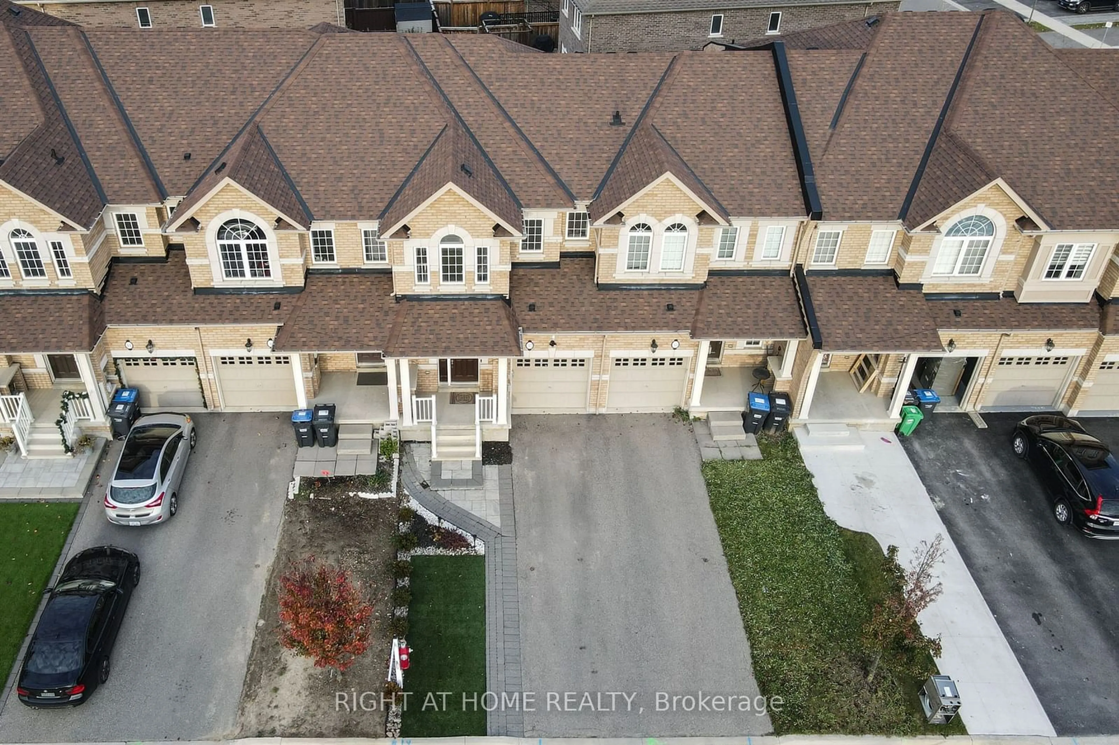 A pic from exterior of the house or condo, the street view for 37 Ivor Cres, Brampton Ontario L7A 4L6