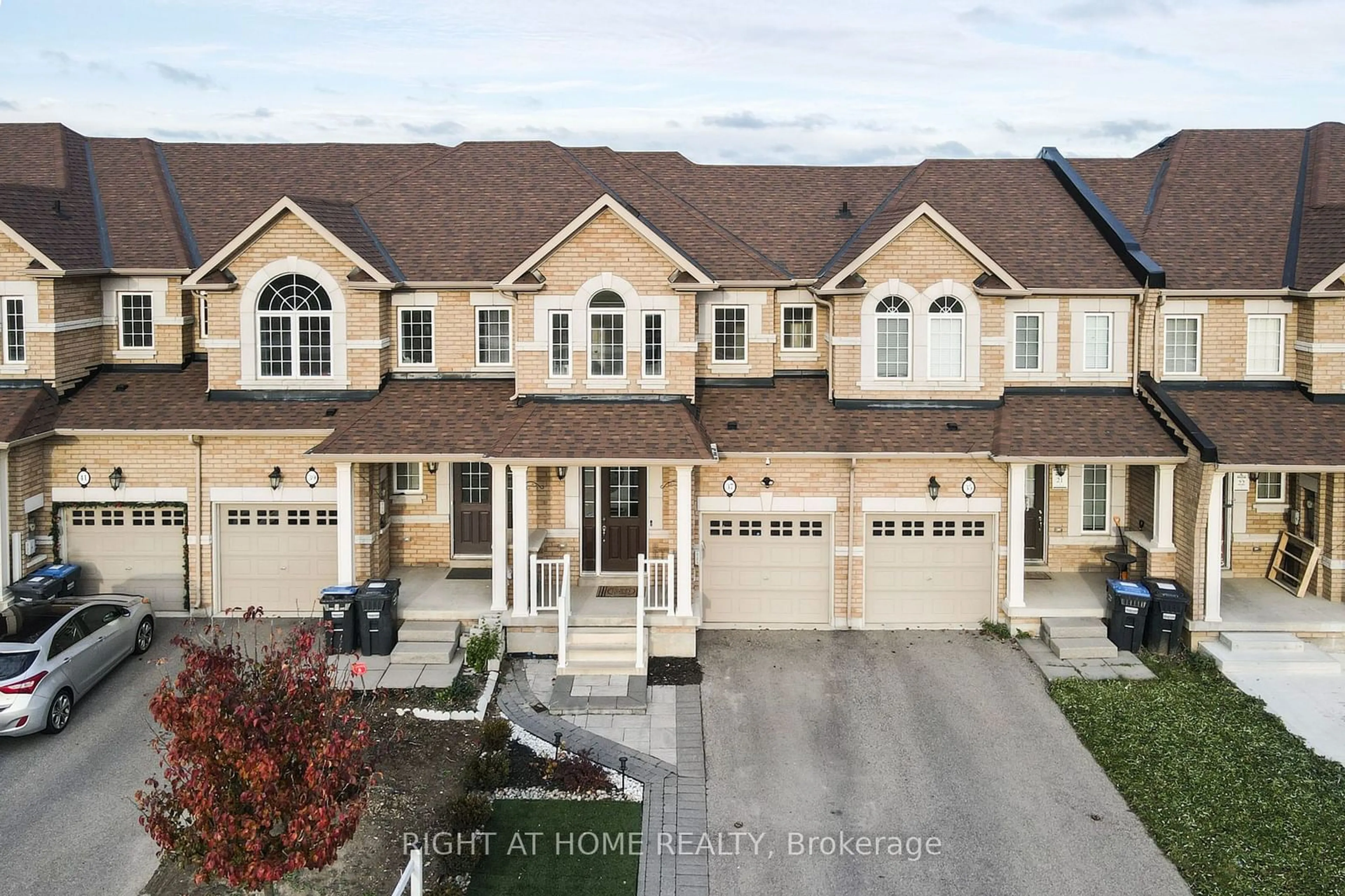 A pic from exterior of the house or condo, the street view for 37 Ivor Cres, Brampton Ontario L7A 4L6