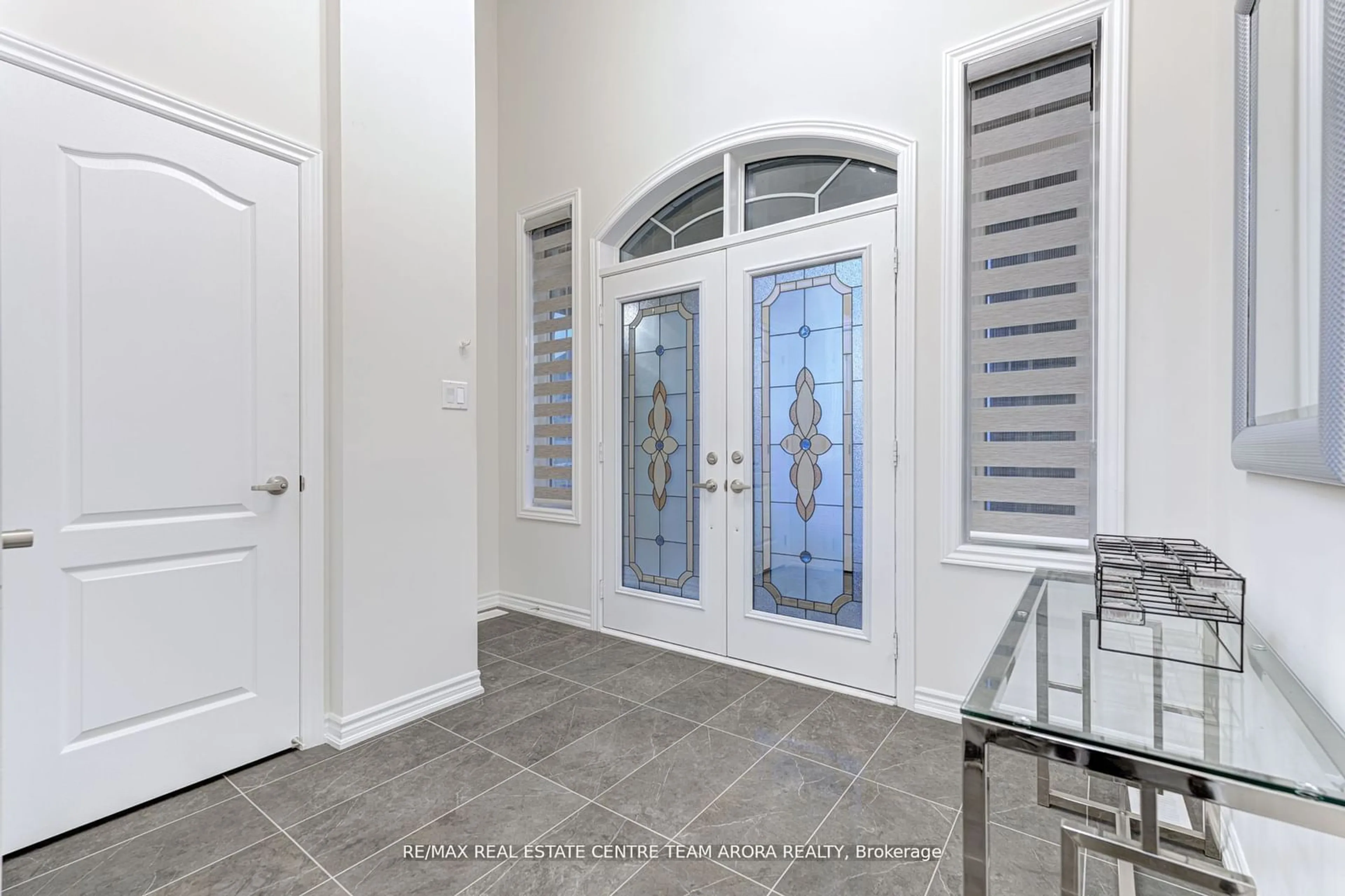 Indoor entryway, wood floors for 566 Queen Mary Dr, Brampton Ontario L7A 4Y6