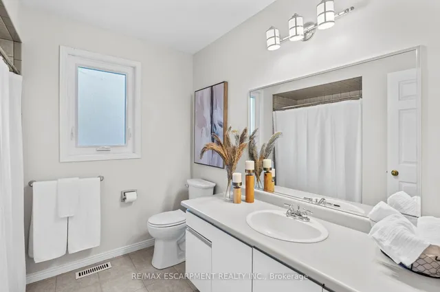Additional property image - 2068 Pipers Crt
