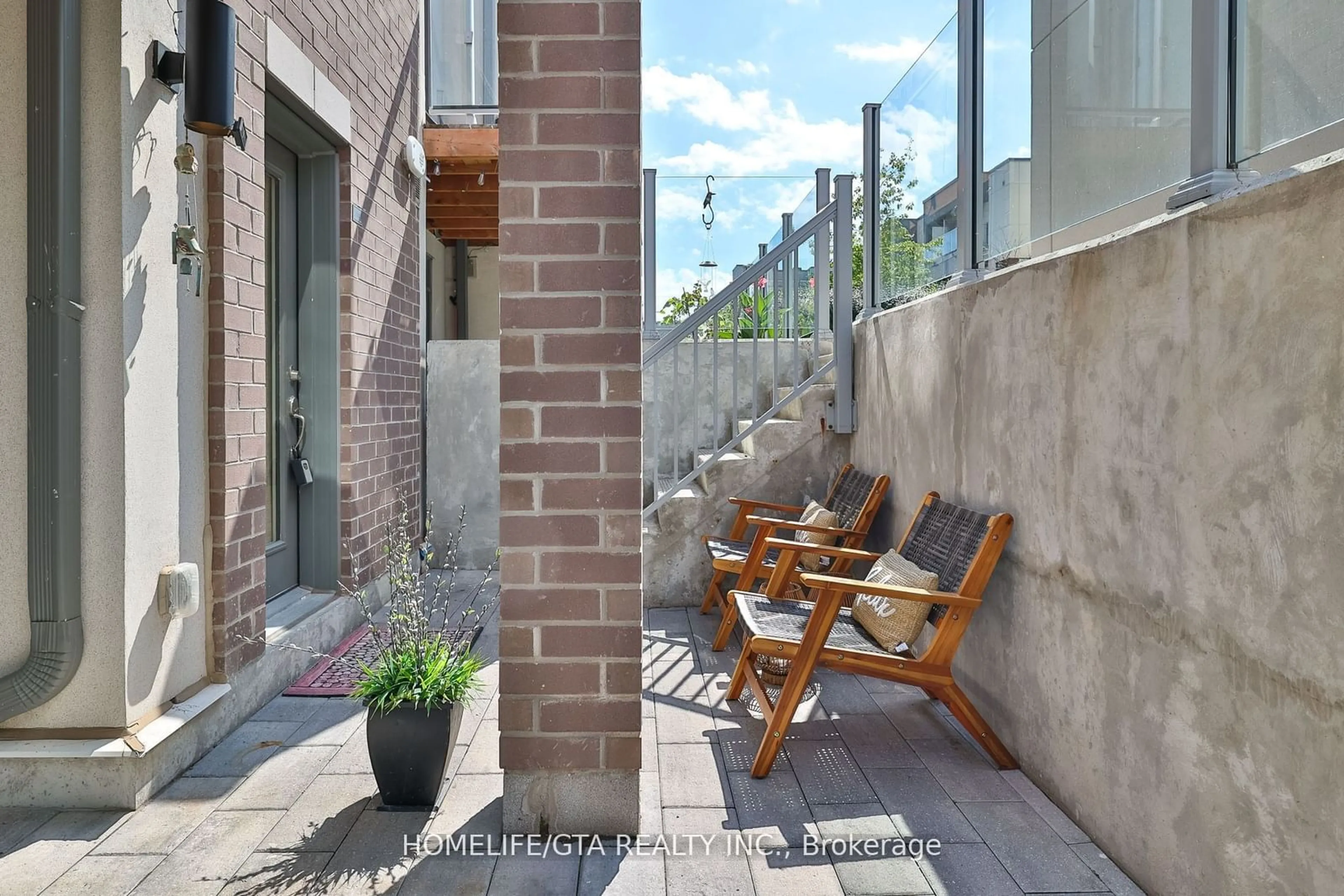 Patio, the street view for 3078 Sixth Line #118, Oakville Ontario L6M 1P8