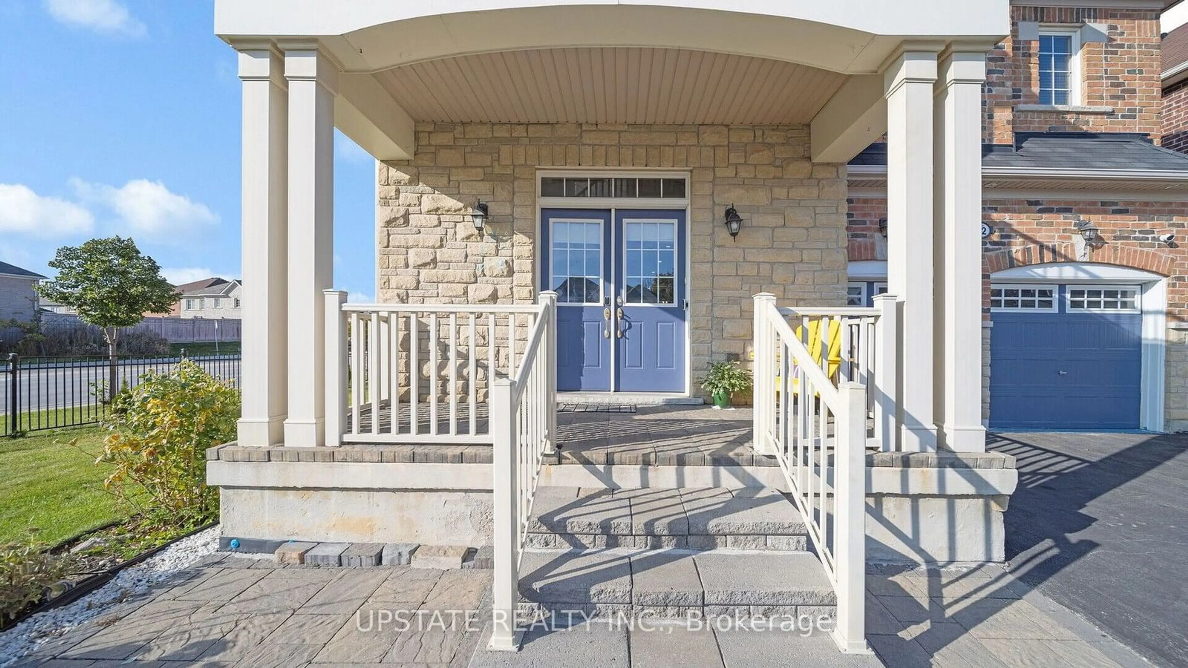 Indoor entryway, wood floors for 22 Adeline Crt, Brampton Ontario L6Y 0W9