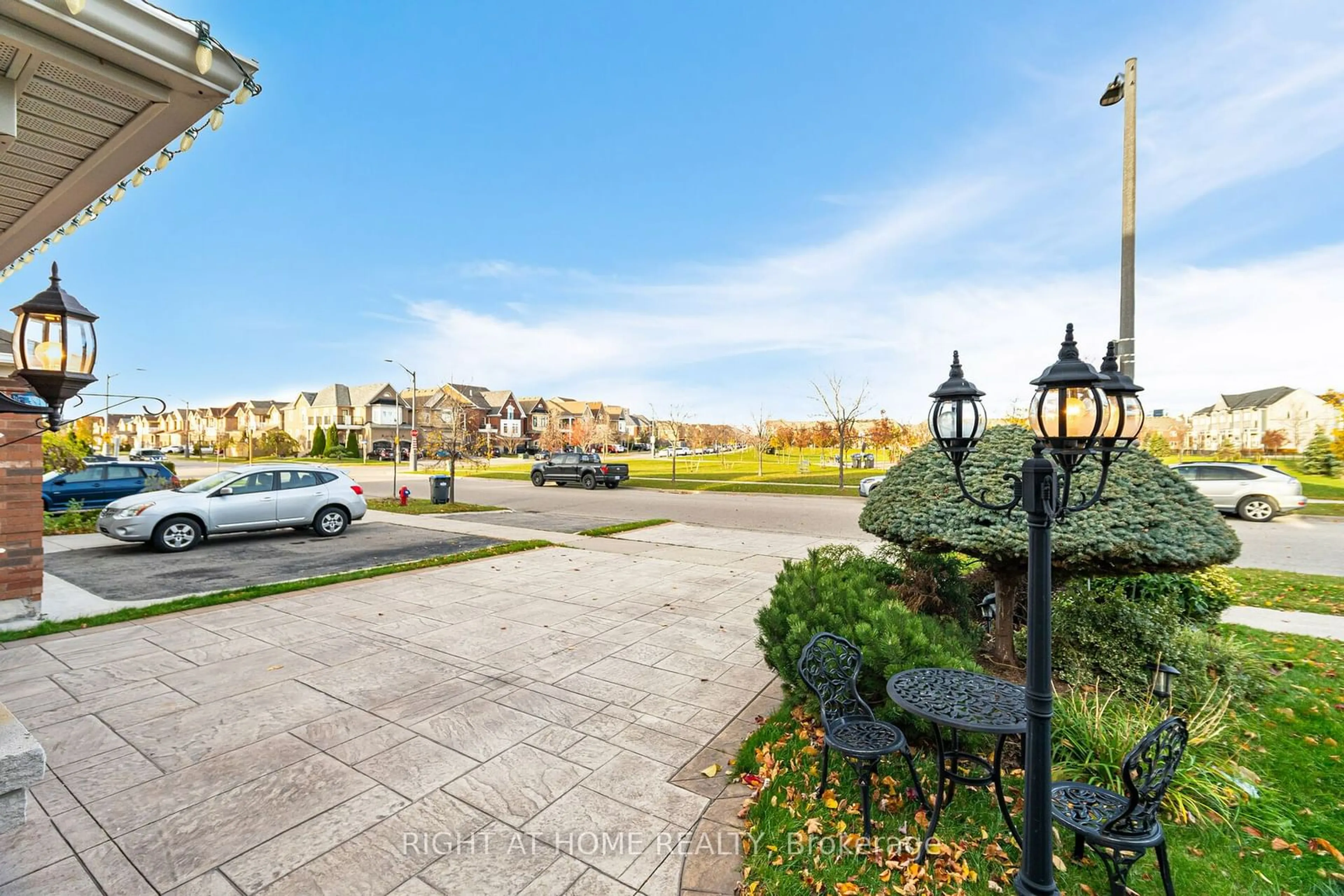 A pic from exterior of the house or condo, the street view for 5074 Oscar Peterson Blvd, Mississauga Ontario L5M 7W3