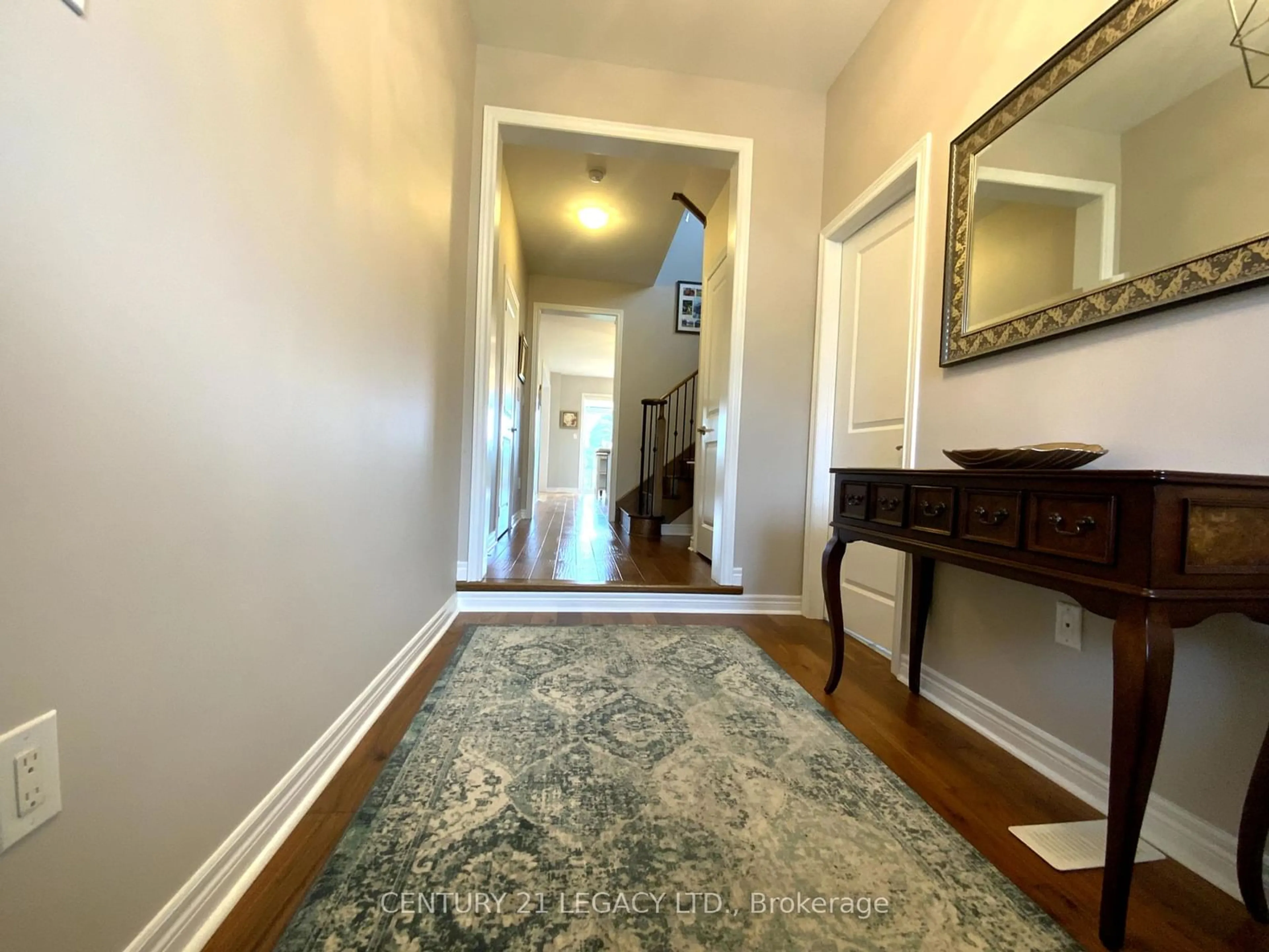 Indoor entryway, wood floors for 115 Kaitting Tr, Oakville Ontario L6M 0T6