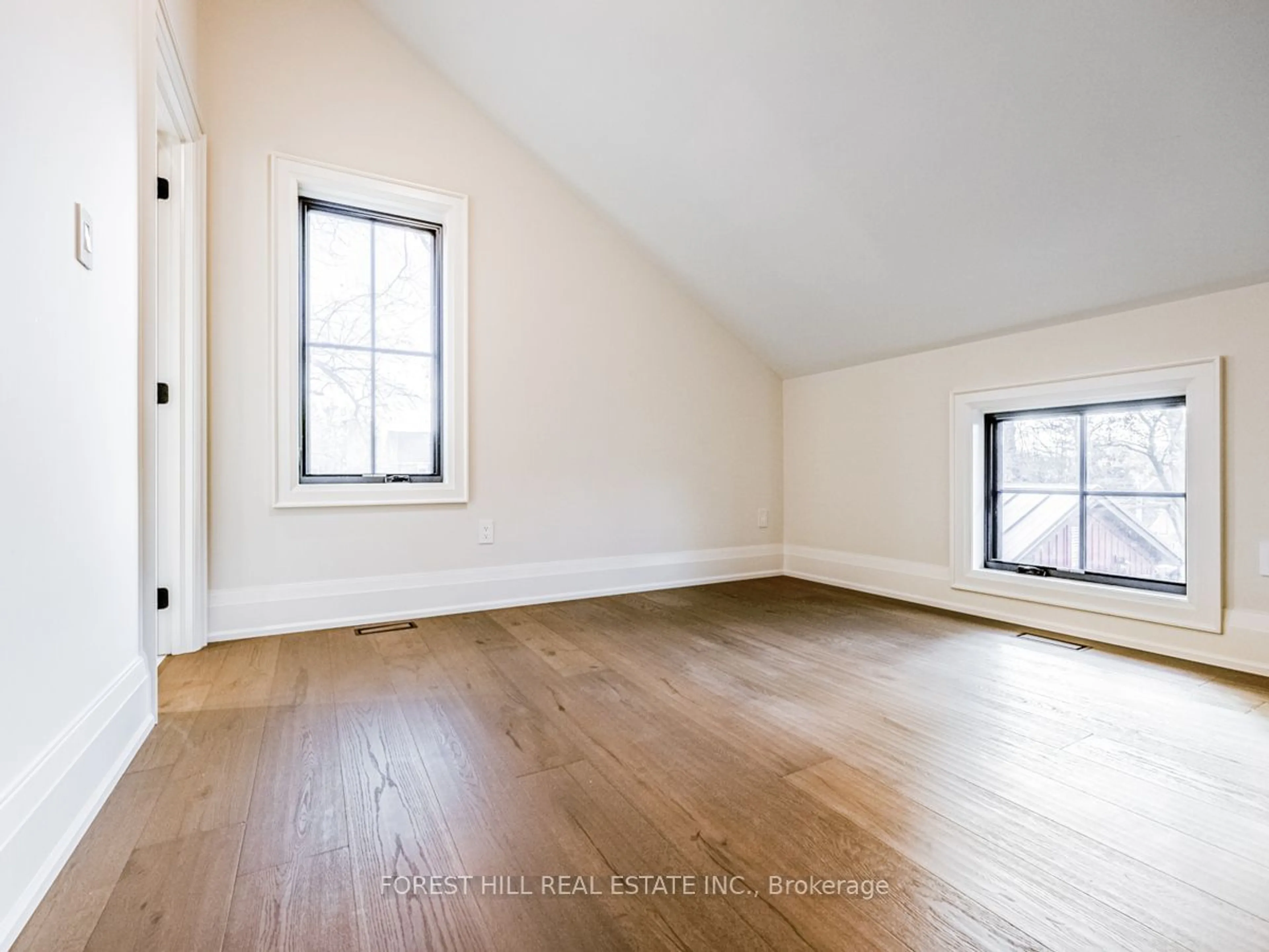 A pic of a room, wood floors for 7089 Second Line, Mississauga Ontario L5W 1A1