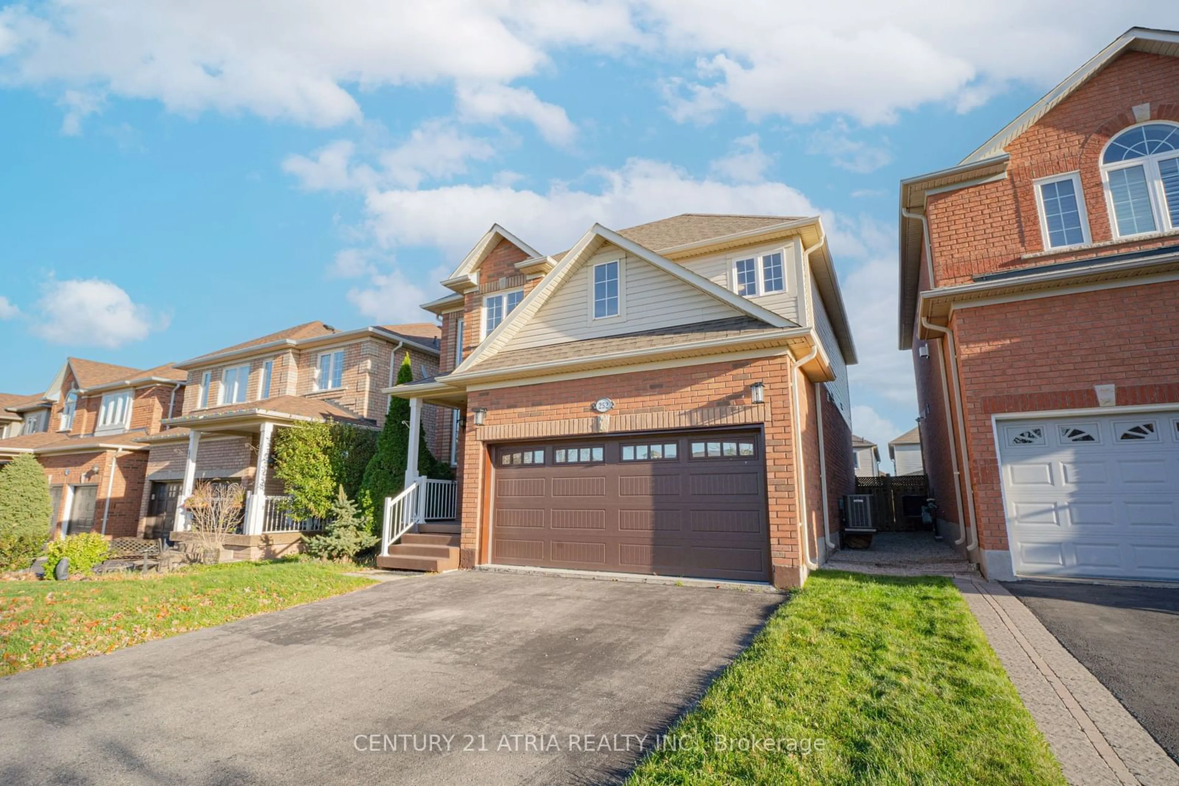 Frontside or backside of a home, the street view for 252 Sherwood Rd, Milton Ontario L9T 7C3