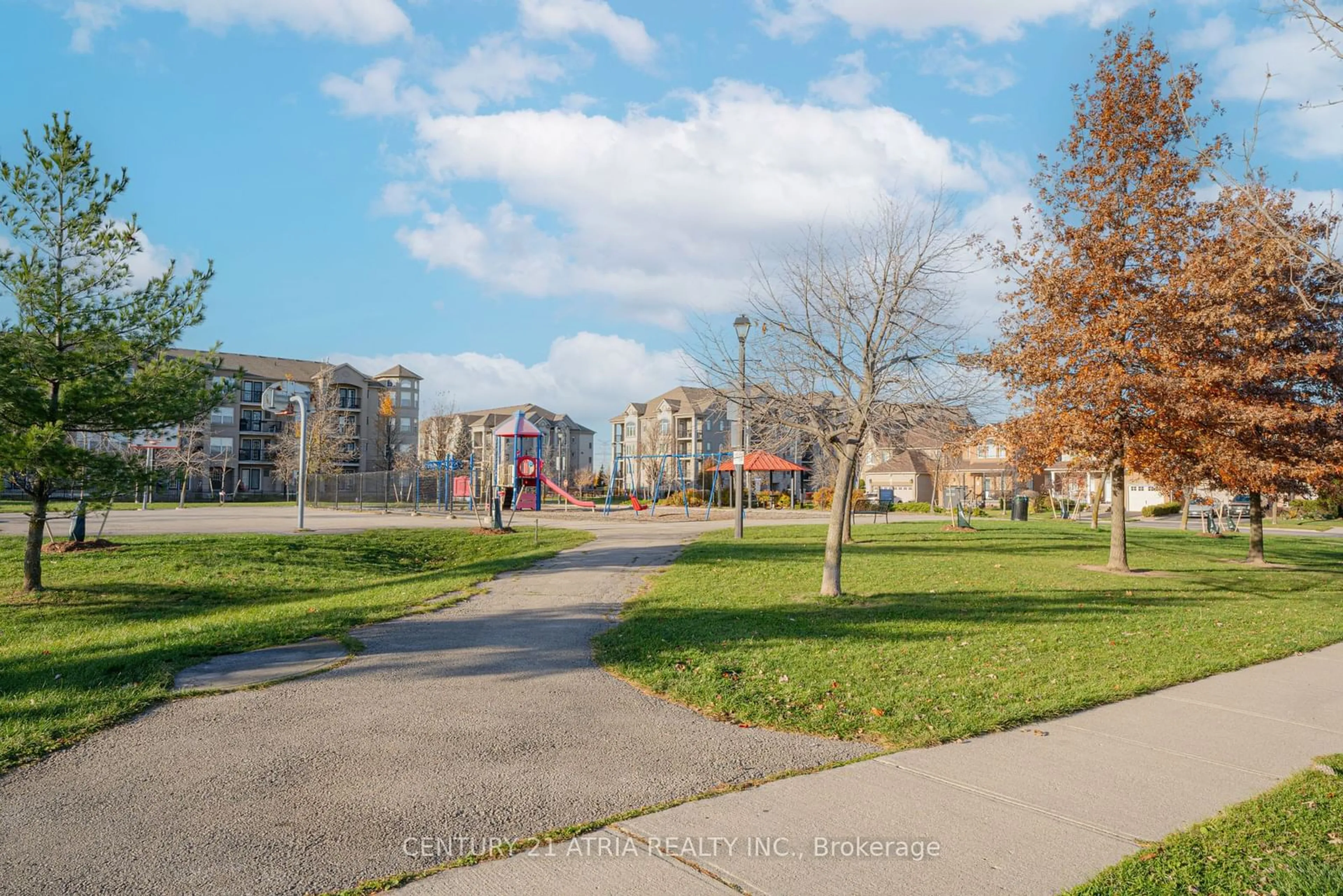 A pic from exterior of the house or condo, the street view for 252 Sherwood Rd, Milton Ontario L9T 7C3