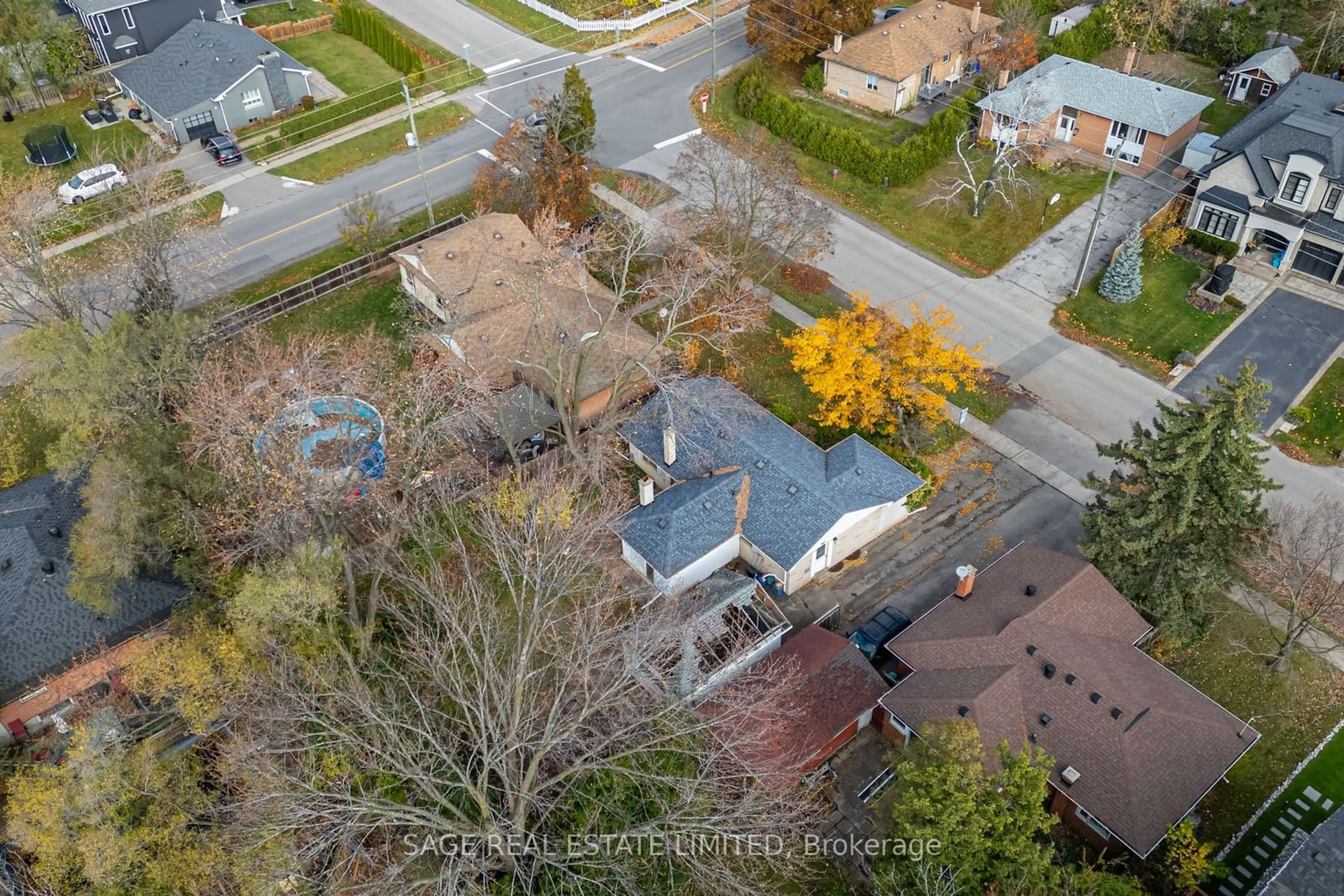 Frontside or backside of a home, the street view for 476 Sherin Dr, Oakville Ontario L6L 4J5