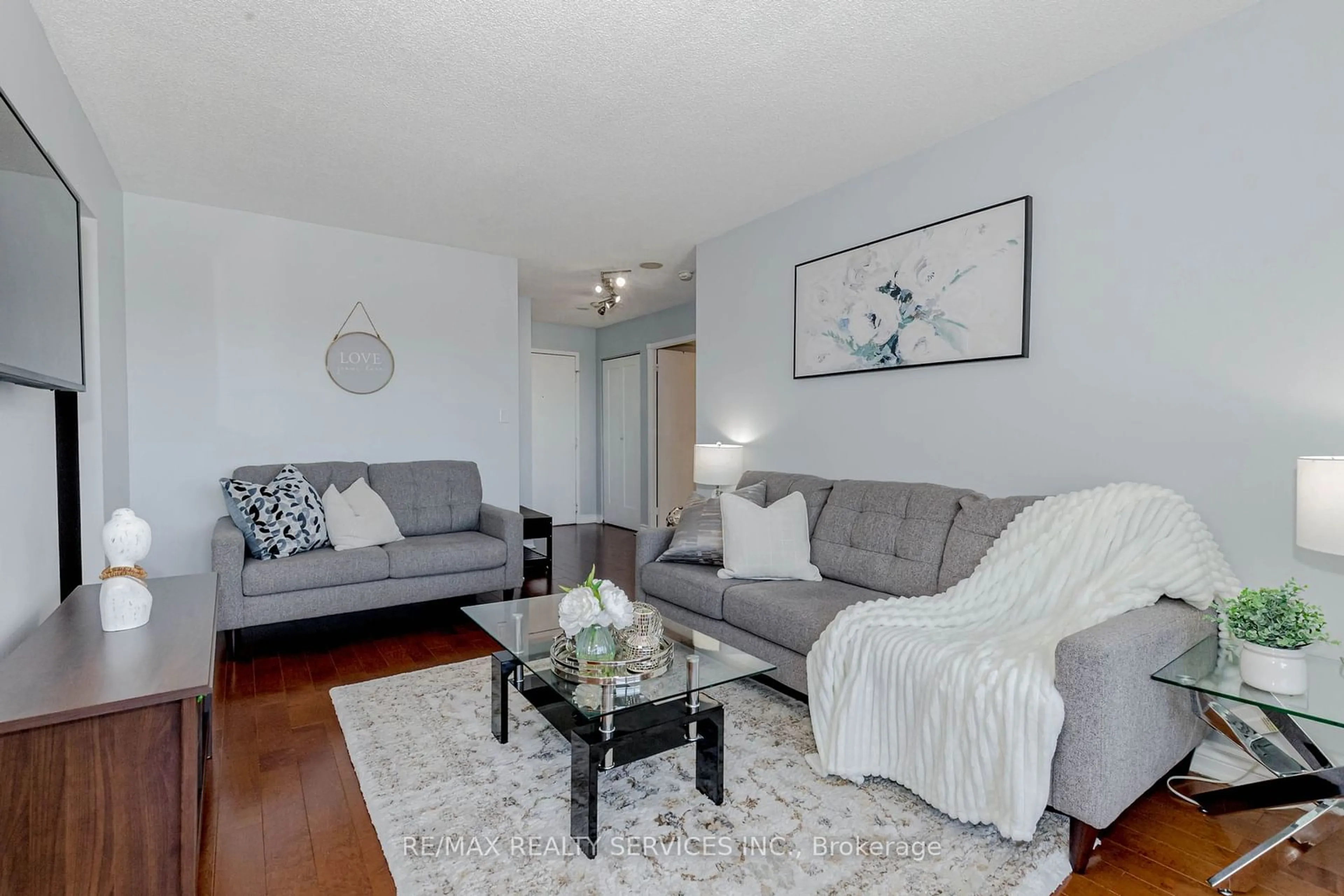 Living room, wood floors for 135 Hillcrest Ave #1816, Mississauga Ontario L5B 4B1