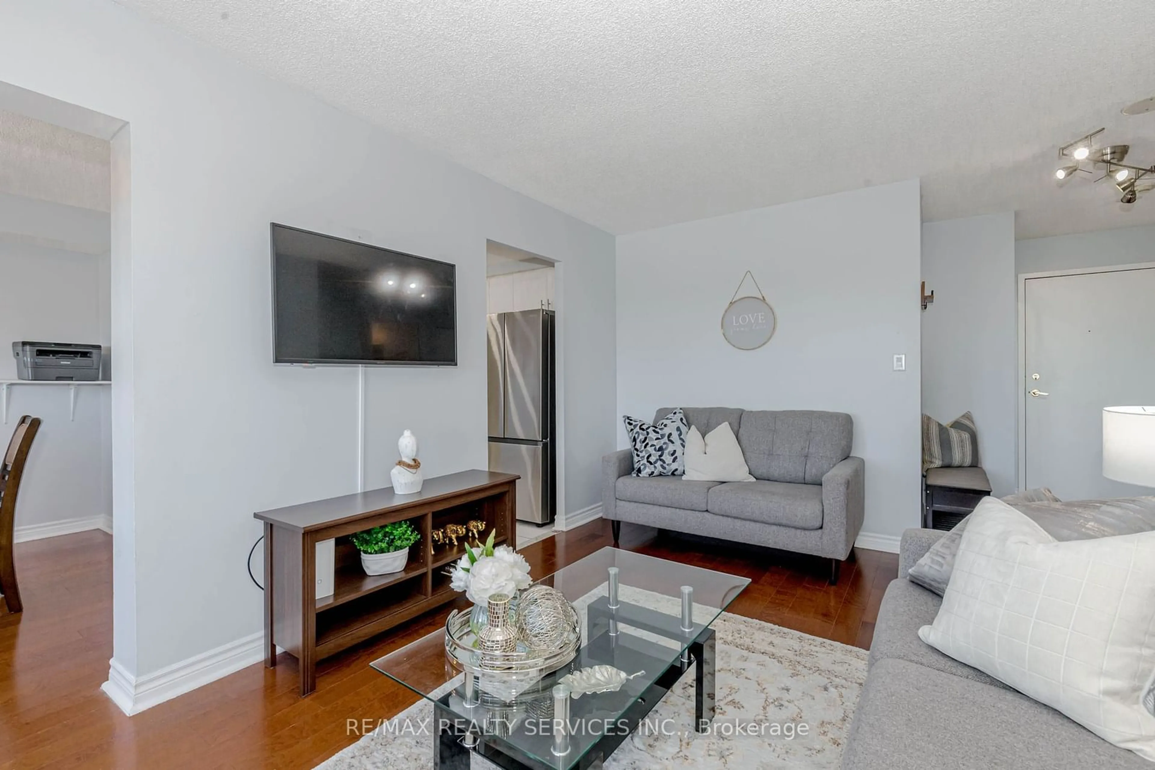 Living room, wood floors for 135 Hillcrest Ave #1816, Mississauga Ontario L5B 4B1