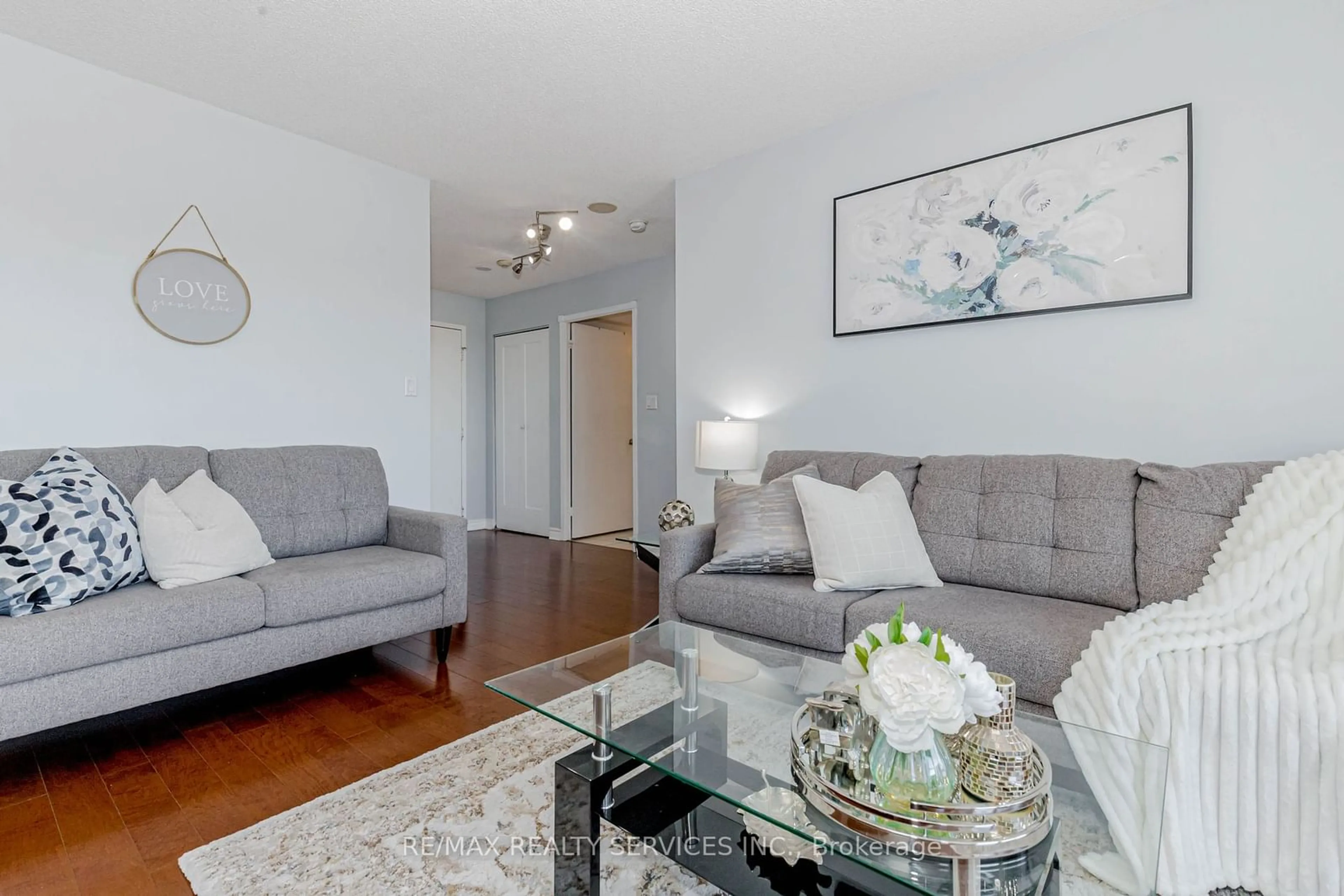 Living room, wood floors for 135 Hillcrest Ave #1816, Mississauga Ontario L5B 4B1