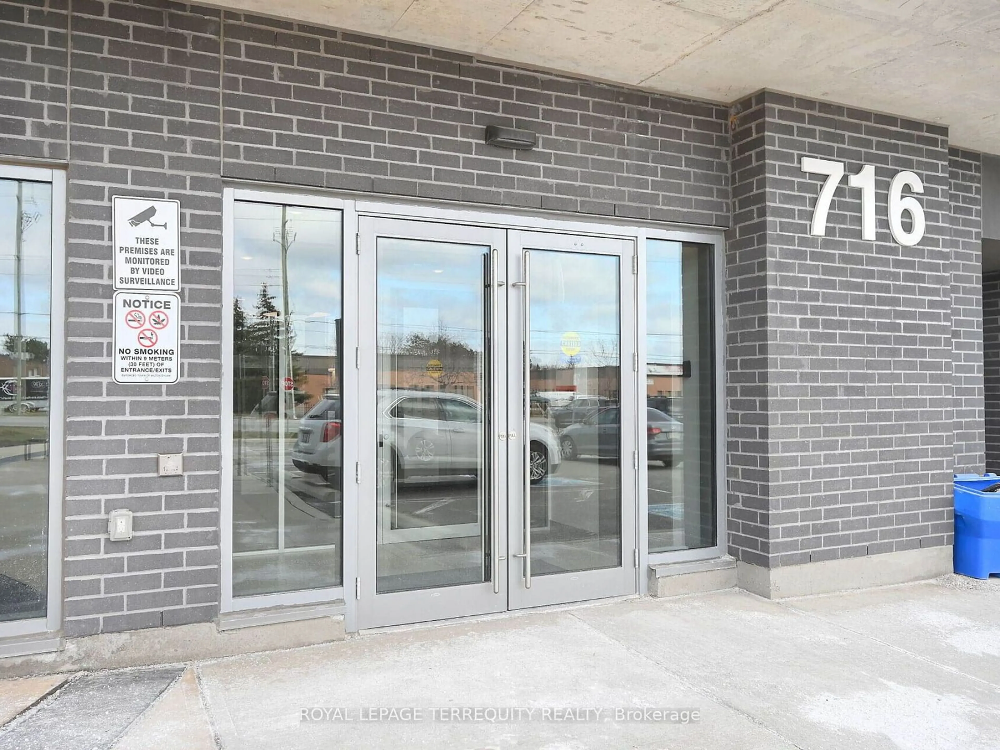 Indoor foyer for 716 Main St #801, Milton Ontario L9T 9L9