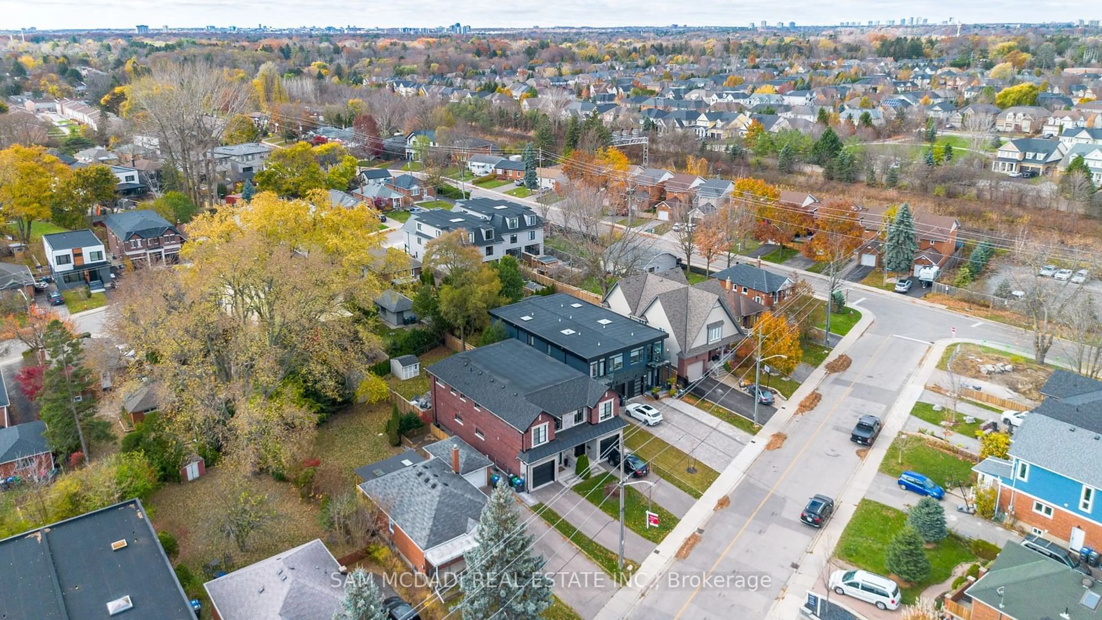 A pic from exterior of the house or condo, the street view for 34A Pine Ave, Mississauga Ontario L5H 2P8