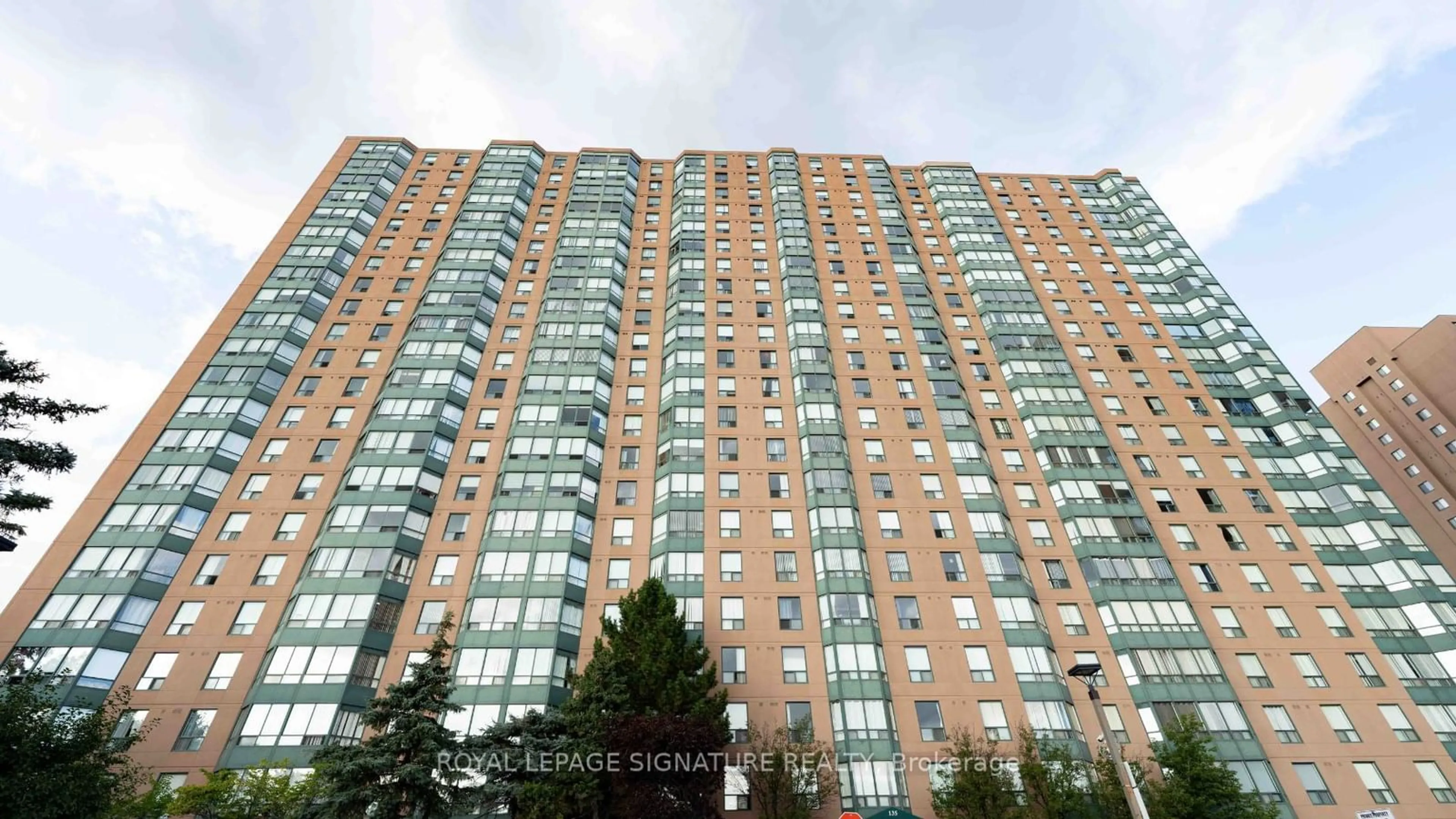 A pic from exterior of the house or condo, the front or back of building for 135 Hillcrest Ave #215, Mississauga Ontario L5B 4B1