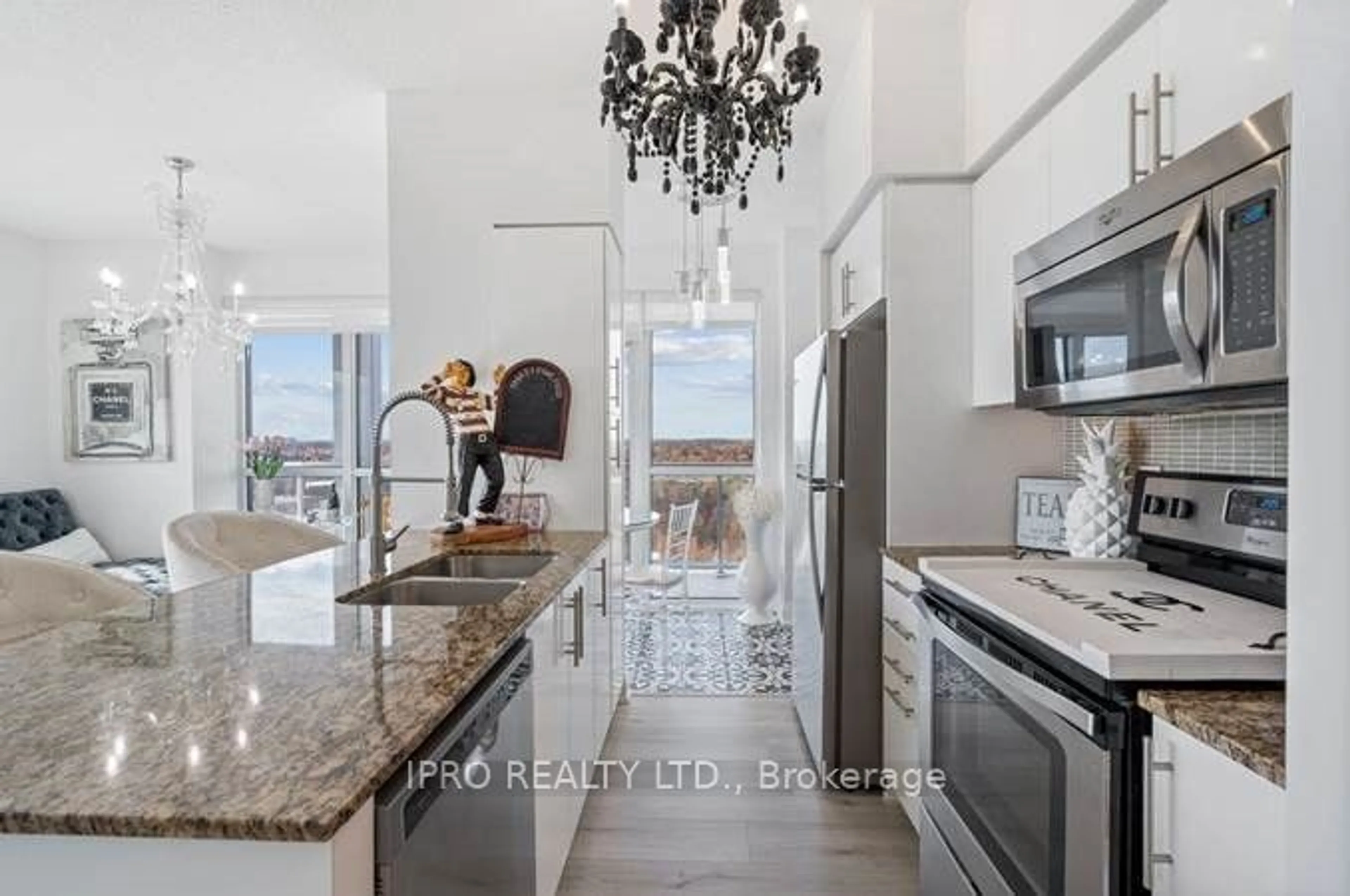 Open concept kitchen for 65 Speers Rd #1611, Oakville Ontario L6K 0J1