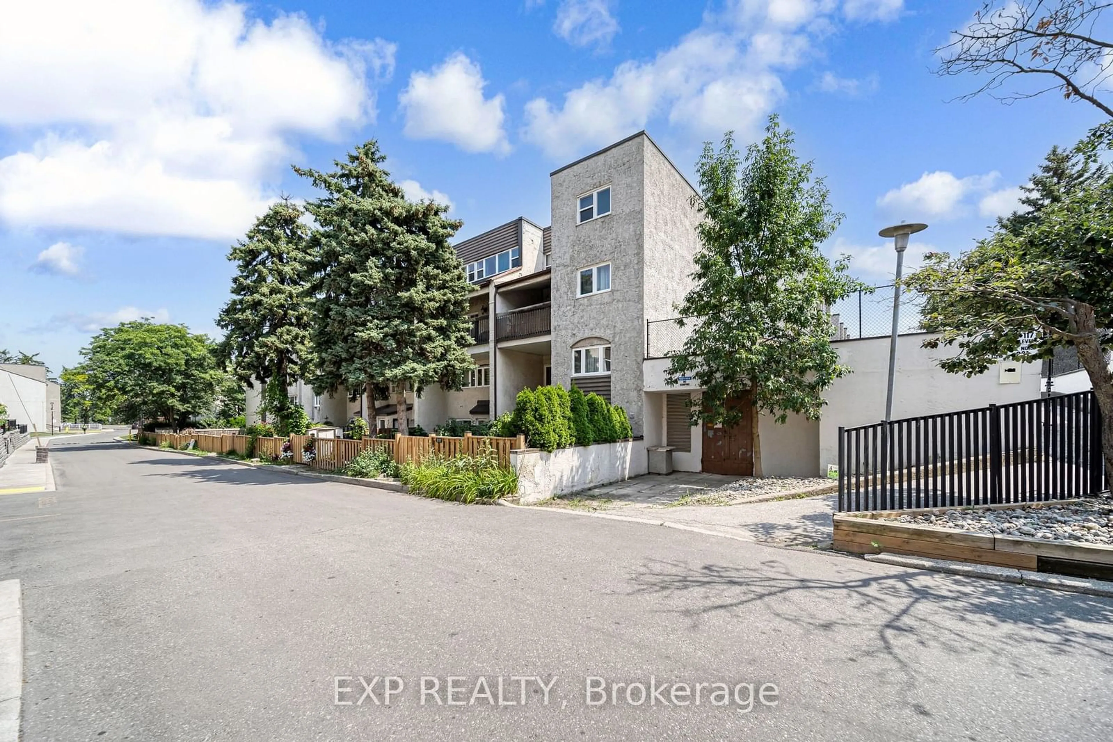 A pic from exterior of the house or condo, the street view for 1055 Dundas St #208, Mississauga Ontario L4Y 3X6