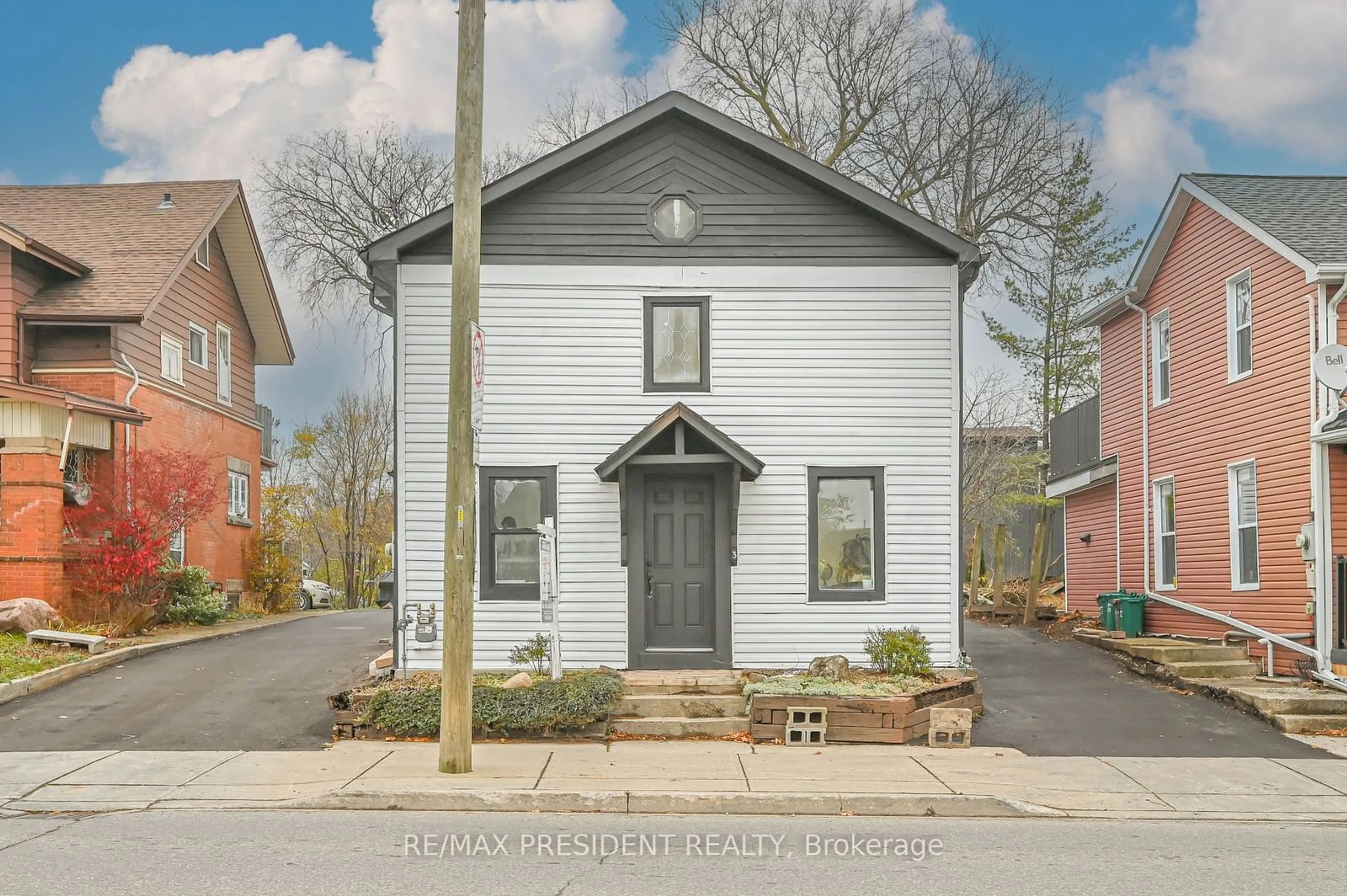 Frontside or backside of a home, the street view for 3 Guelph St, Halton Hills Ontario L7G 3Y8