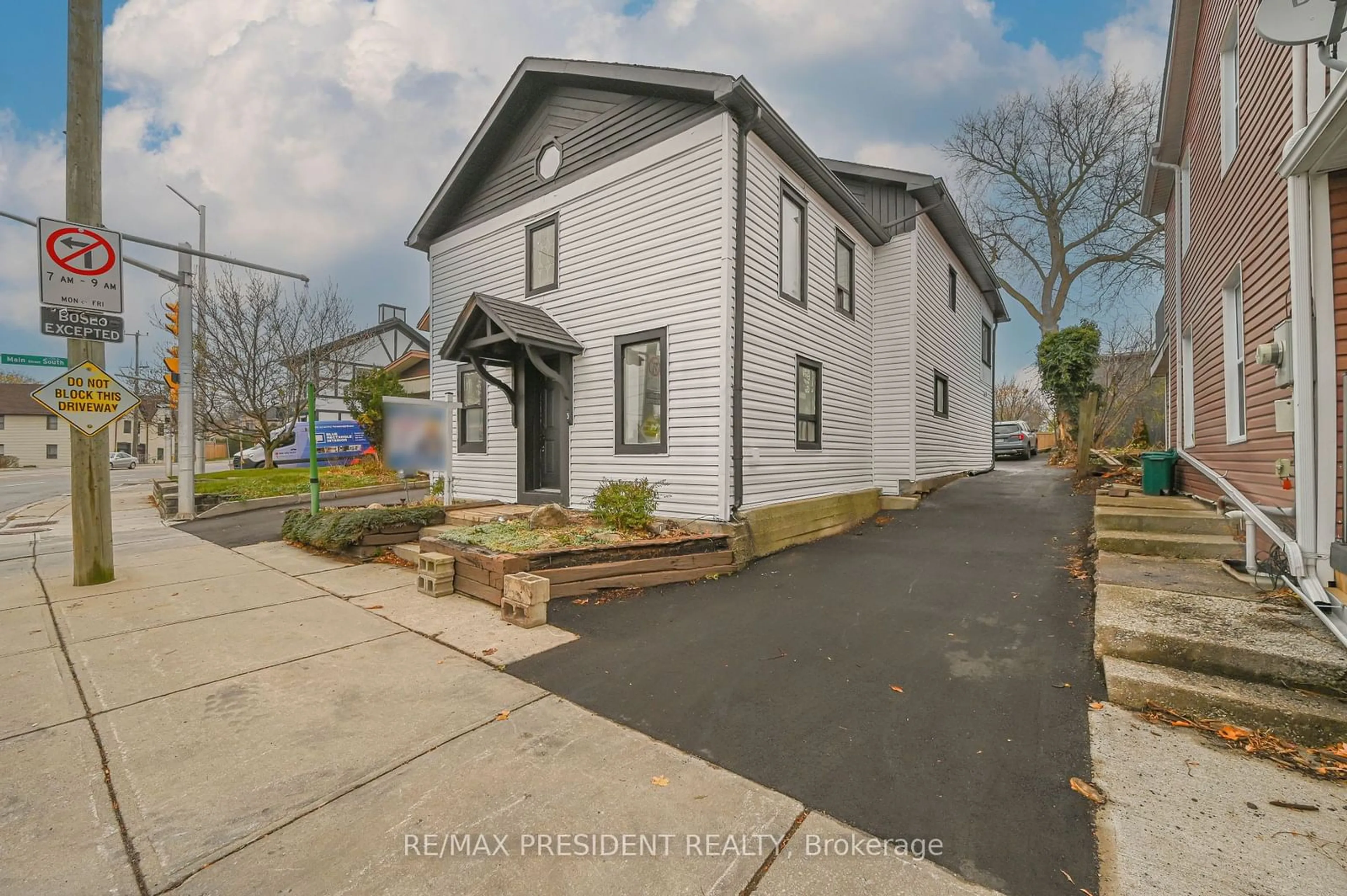 Frontside or backside of a home, the street view for 3 Guelph St, Halton Hills Ontario L7G 3Y8