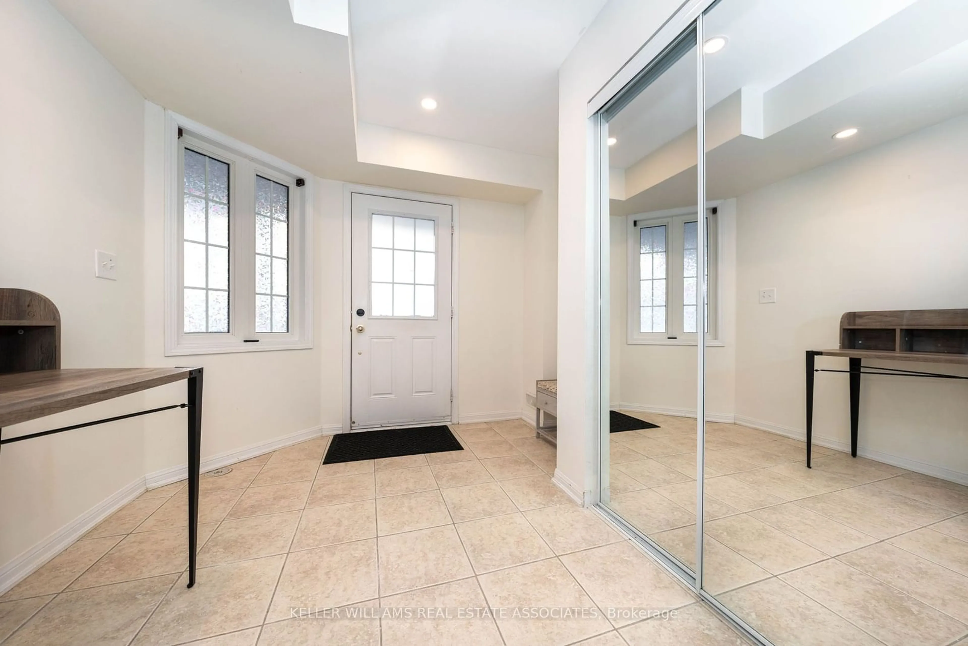 Indoor foyer, not visible floor for 620 Ferguson Dr #104, Milton Ontario L9T 0M7