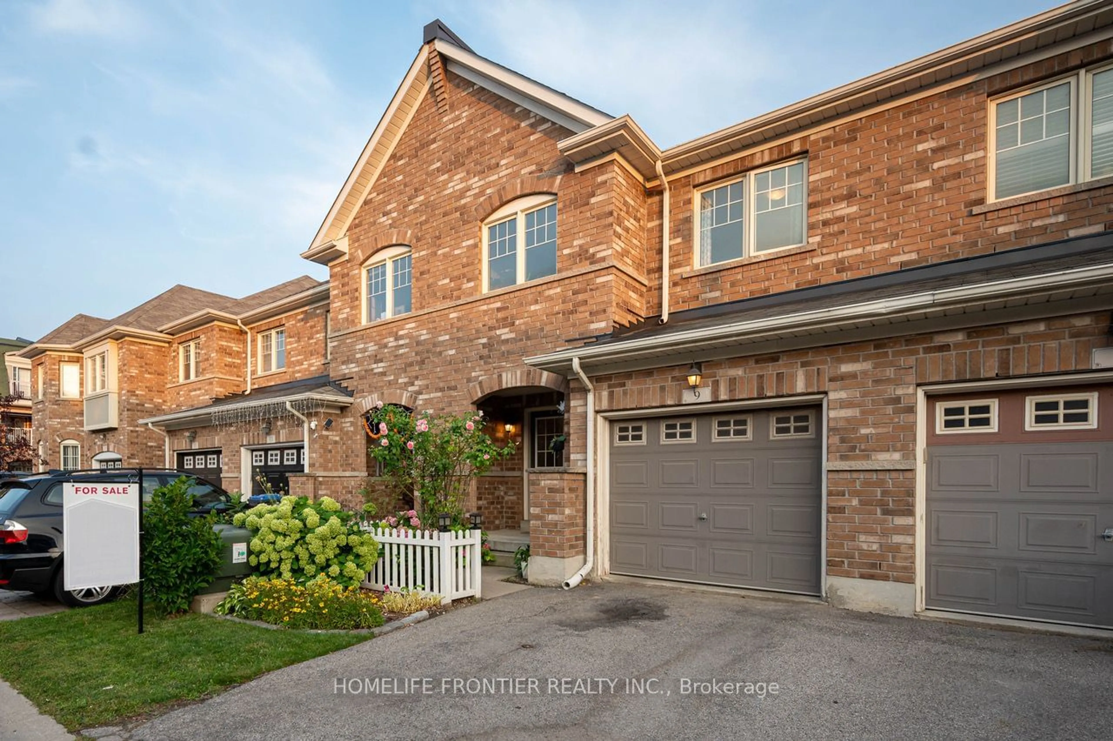 A pic from exterior of the house or condo, the street view for 9 Lotus St, Brampton Ontario L6P 3E1