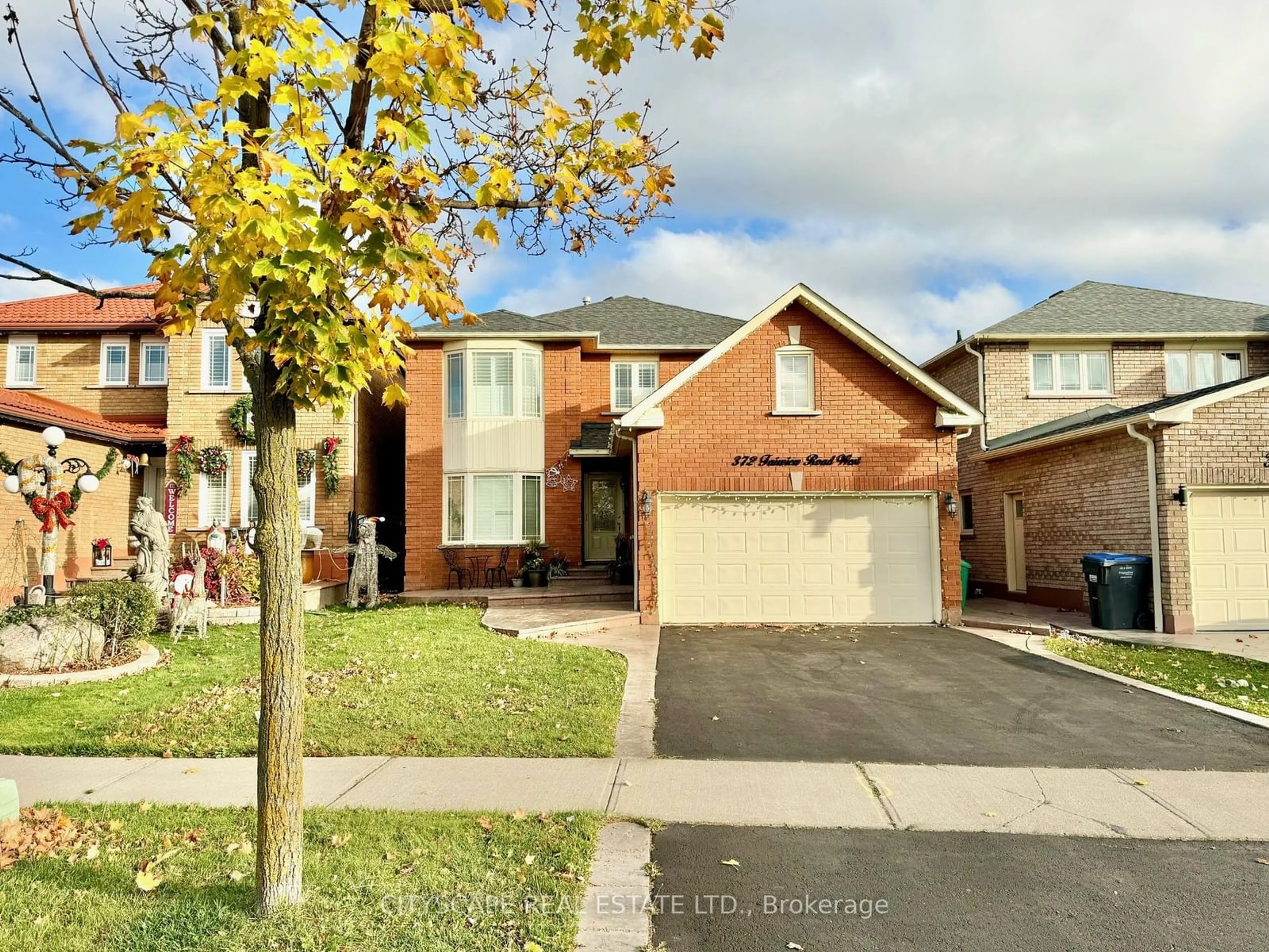 Frontside or backside of a home, the street view for 372 Fairview Rd, Mississauga Ontario L5B 3W5