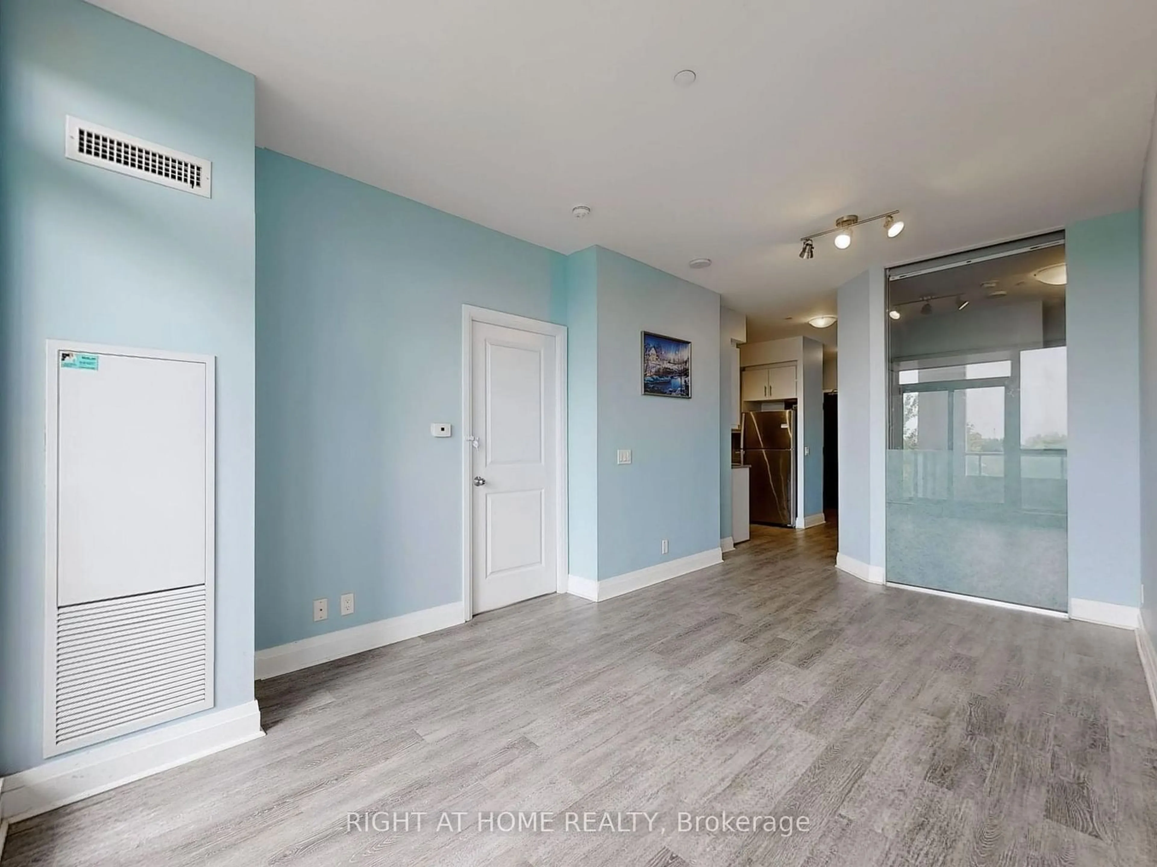 Indoor entryway, wood floors for 17 Zorra St #209, Toronto Ontario M8Z 4Z6