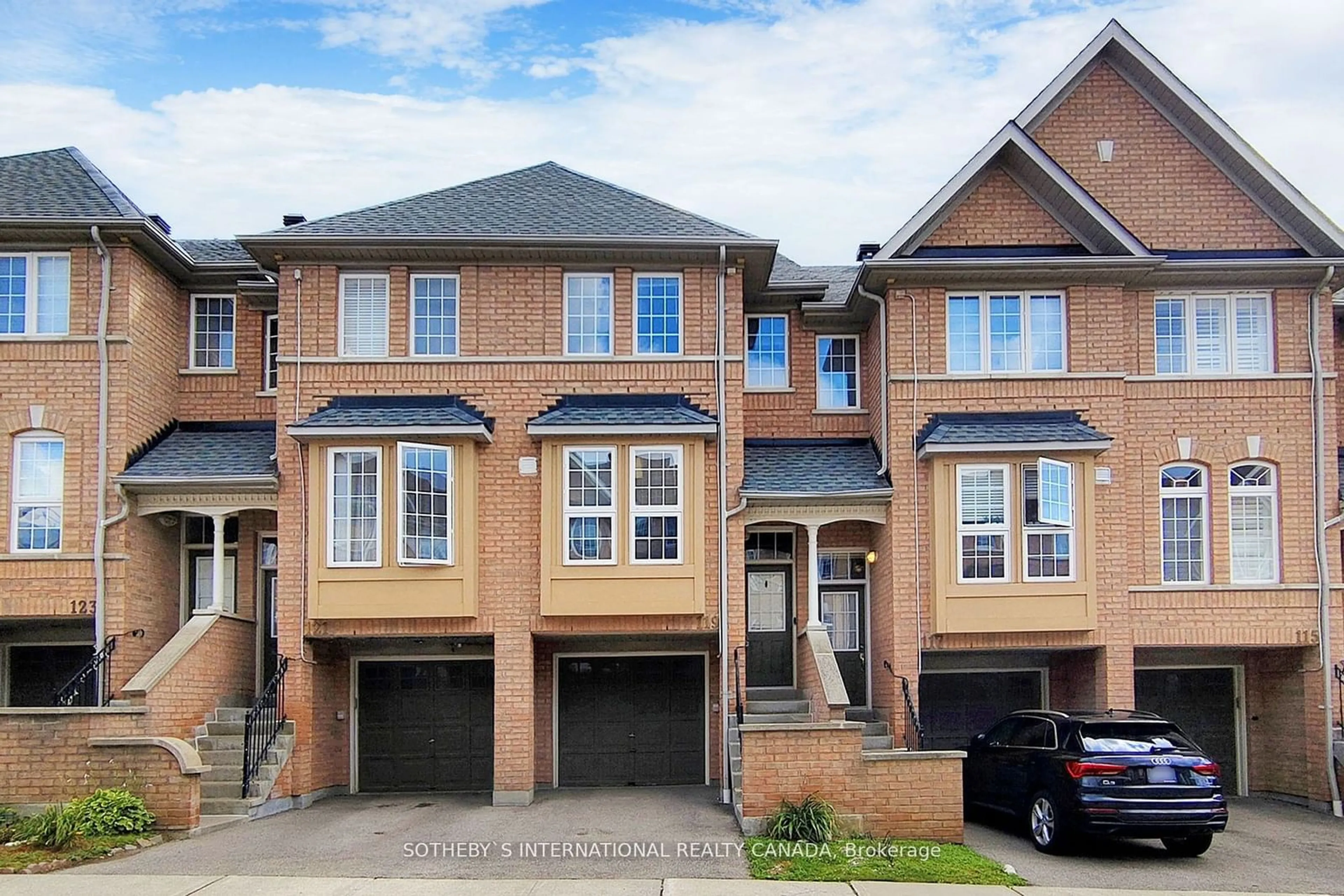 A pic from exterior of the house or condo, the street view for 50 Strathaven Dr #119, Mississauga Ontario L5R 4E7