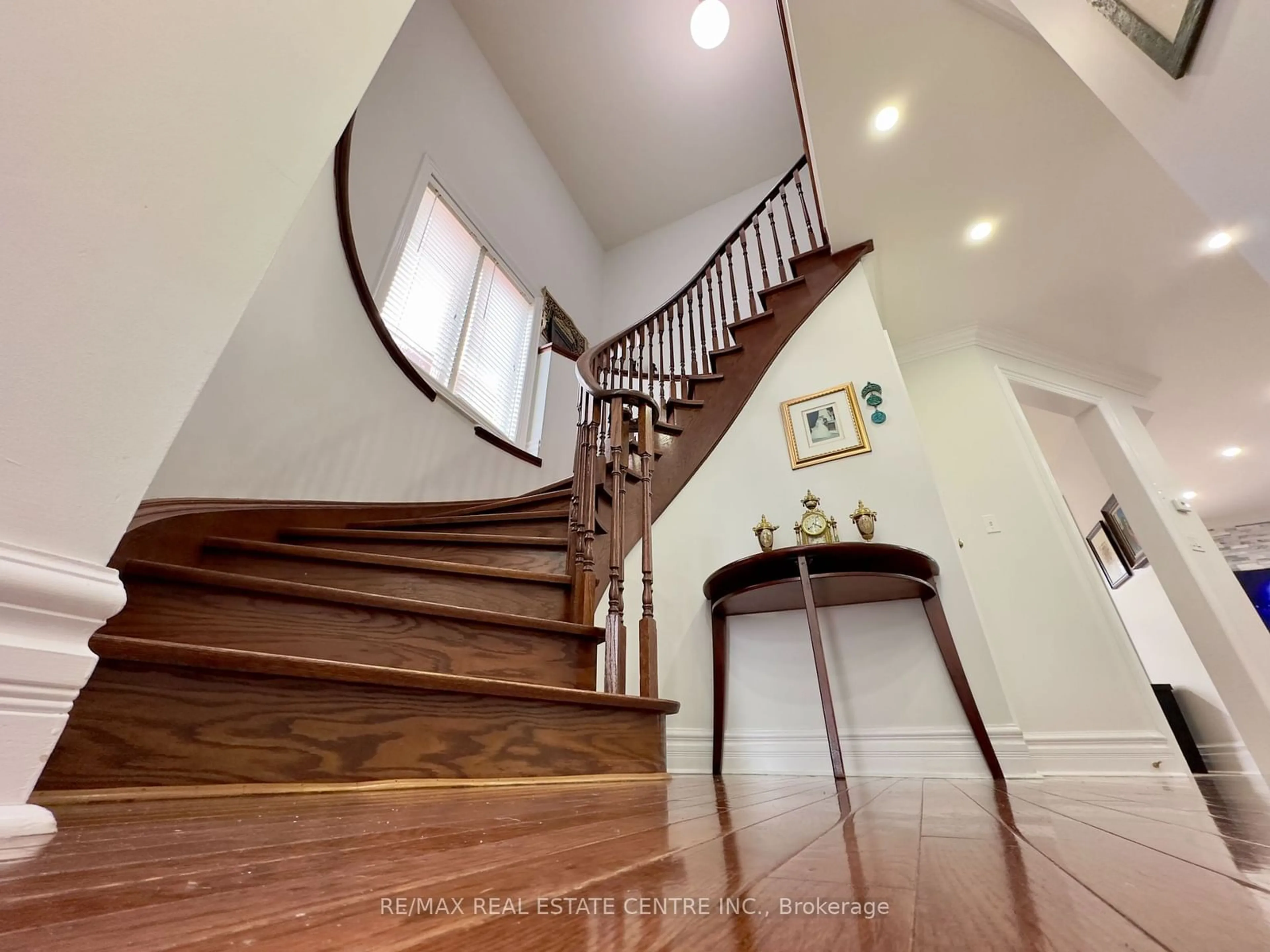 Stairs for 5 Streamline Dr, Brampton Ontario L6V 4S6