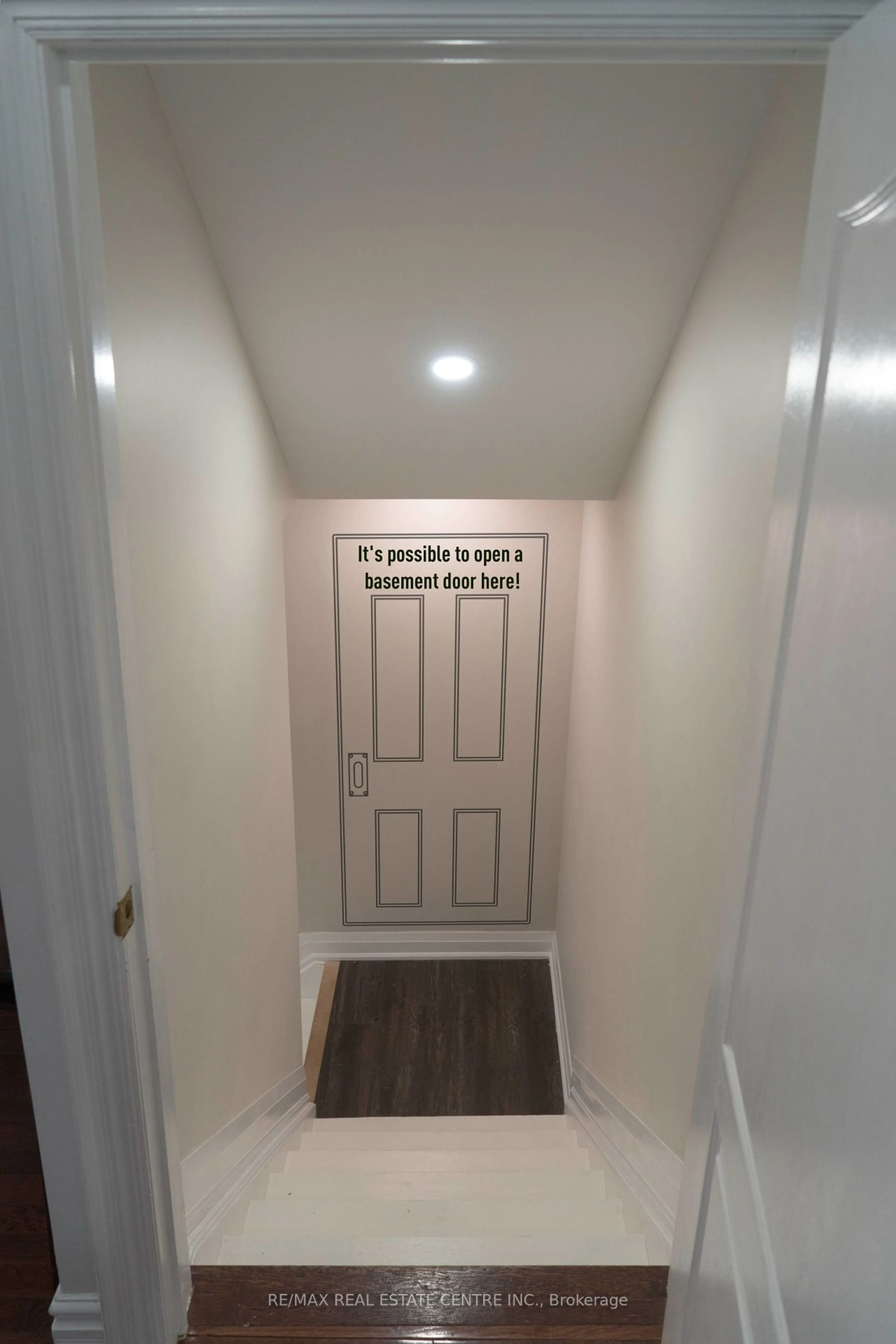 Indoor entryway, not visible floor for 5 Streamline Dr, Brampton Ontario L6V 4S6