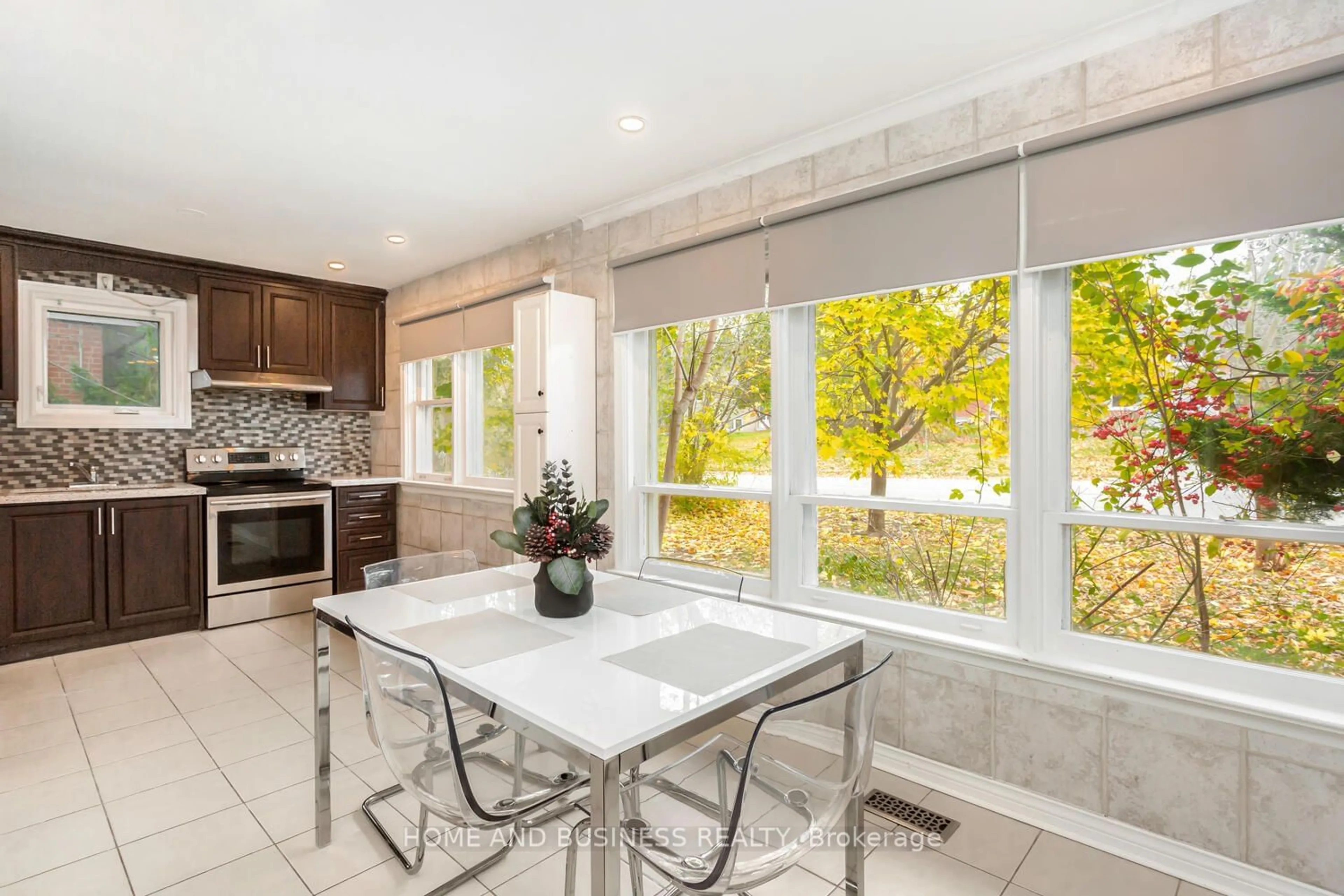 Contemporary kitchen, ceramic floors, cottage for 125 Vista Dr, Mississauga Ontario L5M 1W2