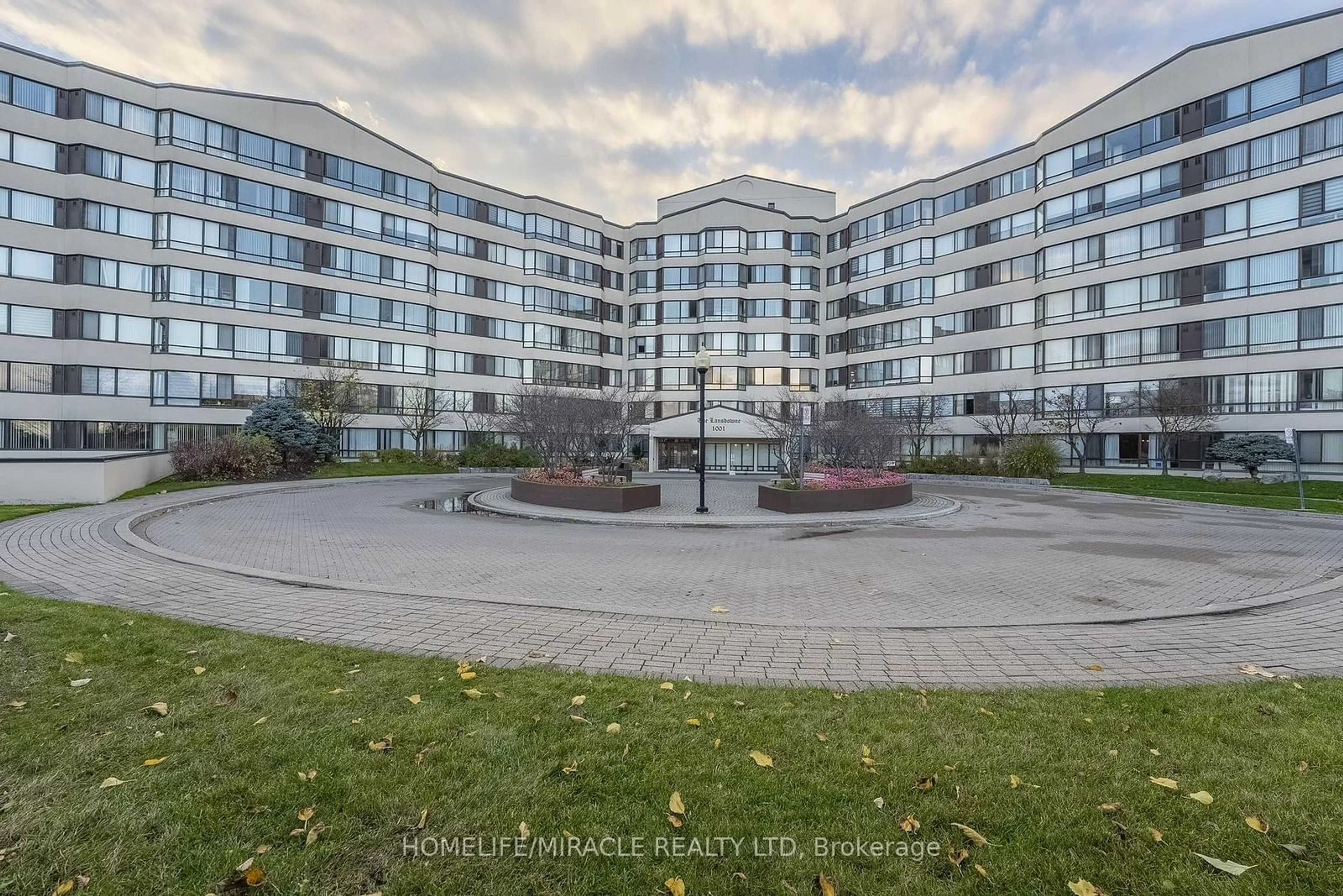 A pic from exterior of the house or condo, the front or back of building for 1001 Cedarglen Gate #714, Mississauga Ontario L5V 2X5