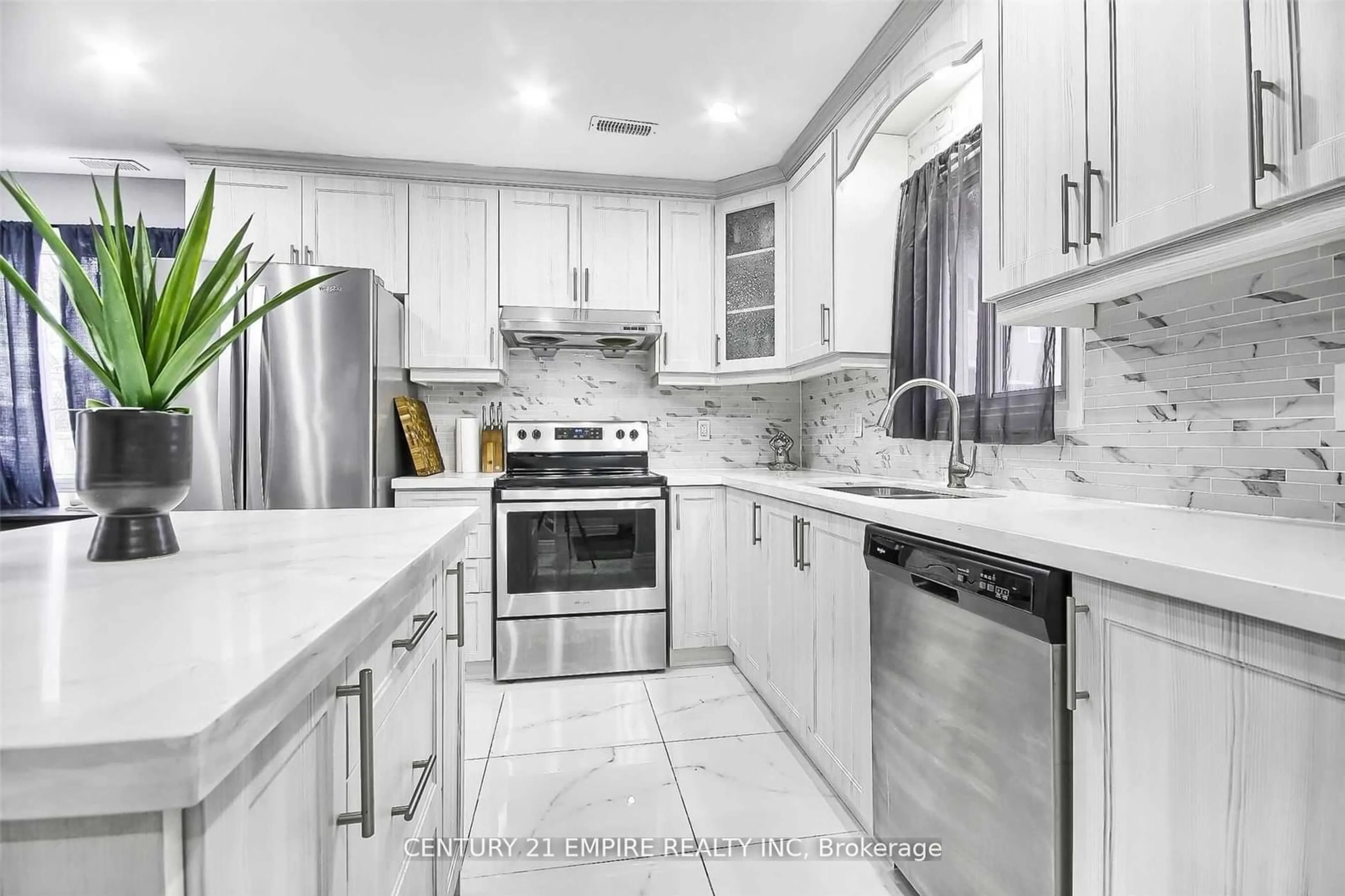 Open concept kitchen for 23 Hector Crt, Brampton Ontario L6S 1P1