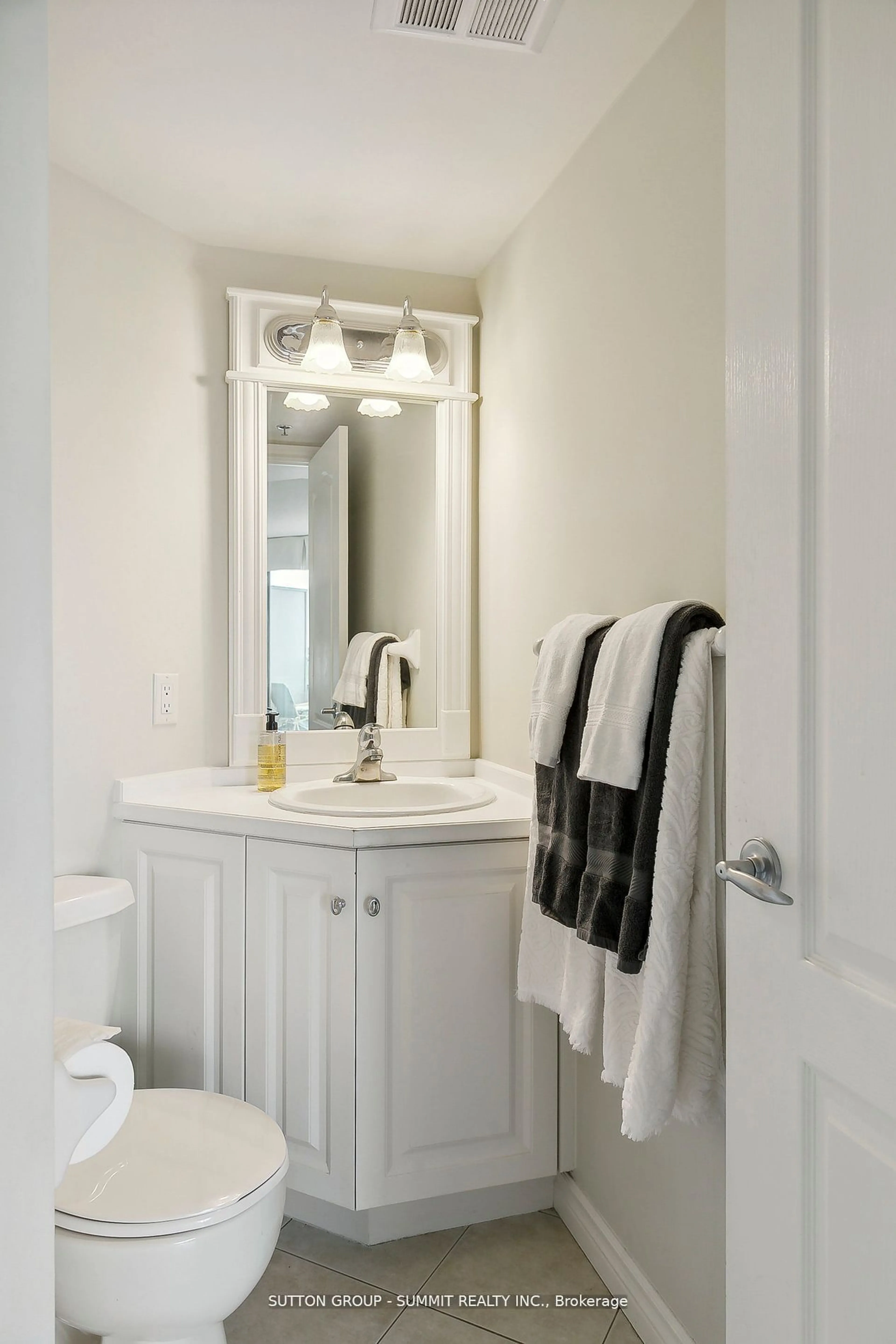 Bathroom for 4640 Kimbermount Ave #708, Mississauga Ontario L5M 5W6