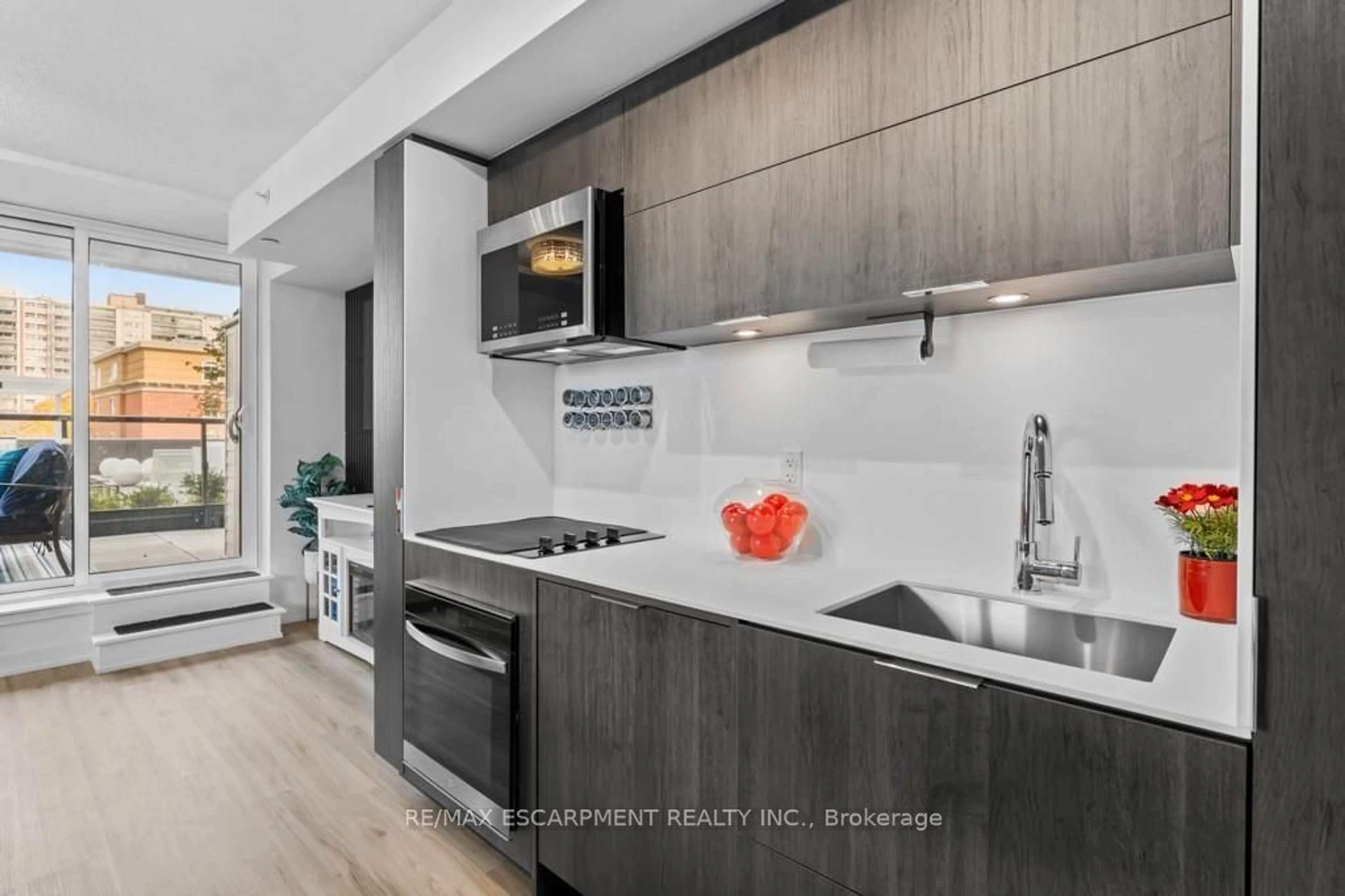 Contemporary kitchen, wood floors, mountain for 370 MARTHA St #210, Burlington Ontario L7R 0G9