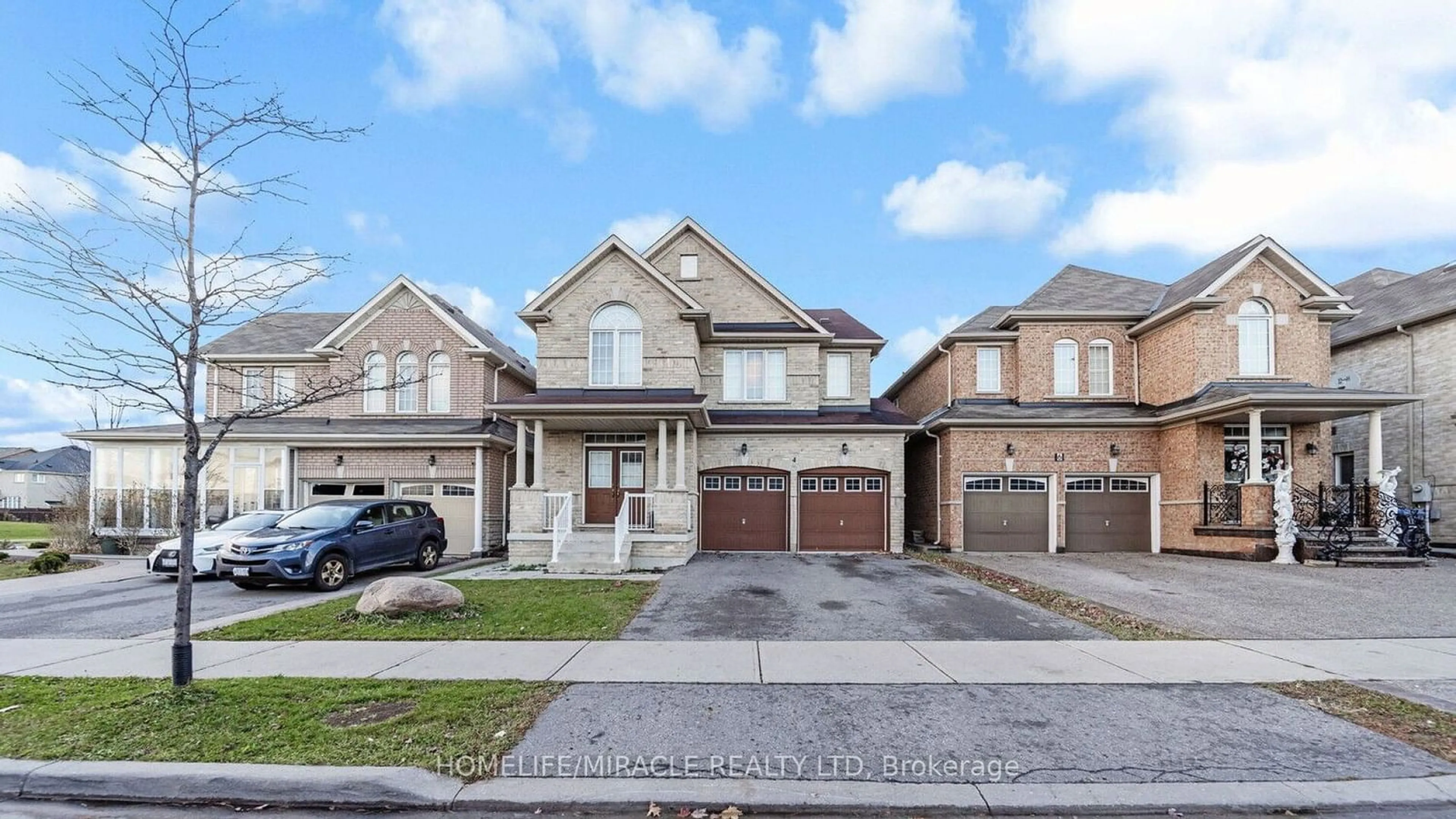 Frontside or backside of a home, the street view for 4 FOSSIL St, Brampton Ontario L6P 3G6