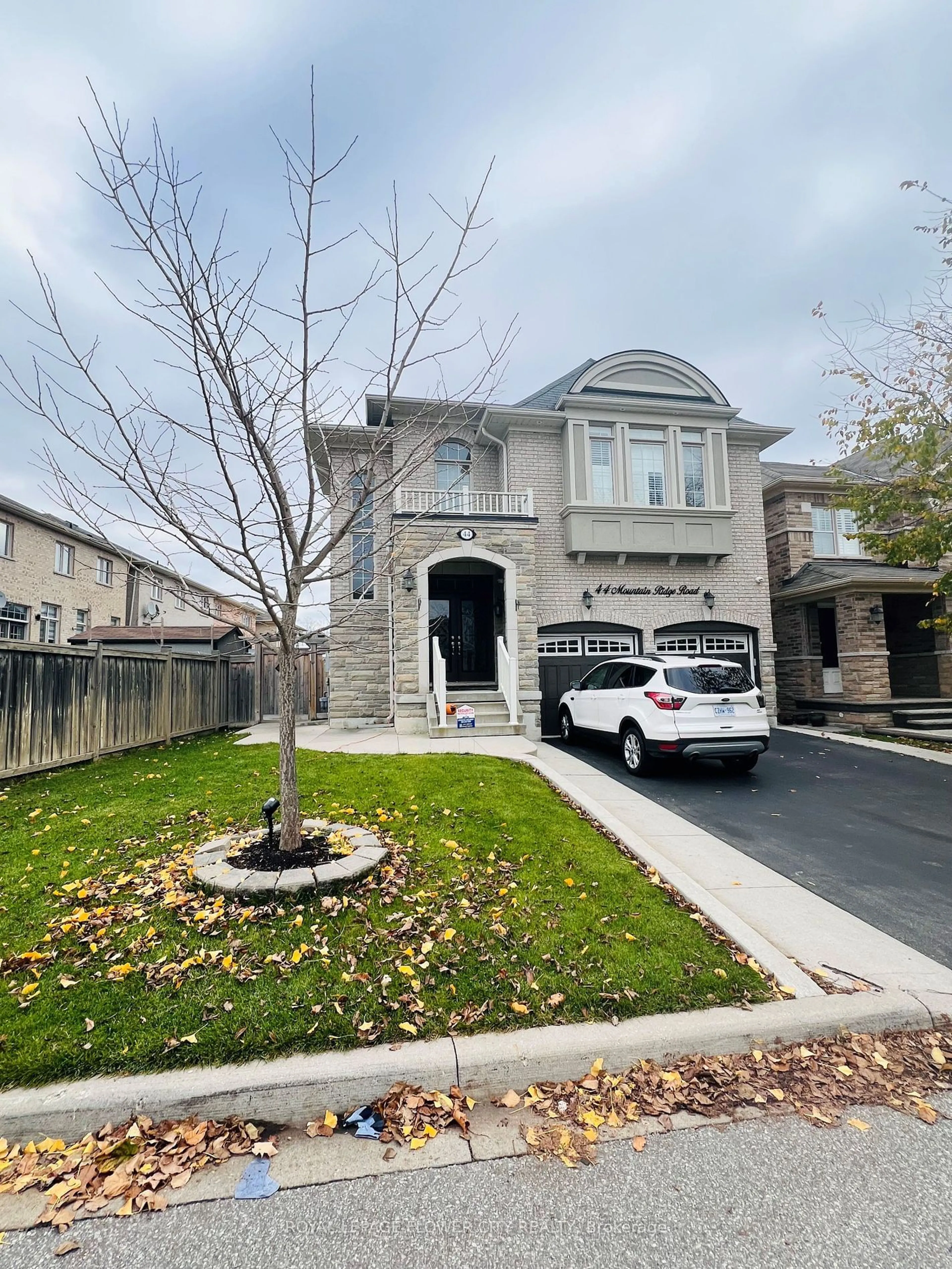 Frontside or backside of a home, the street view for 44 Mountain Ridge Rd, Brampton Ontario L6Y 0T2