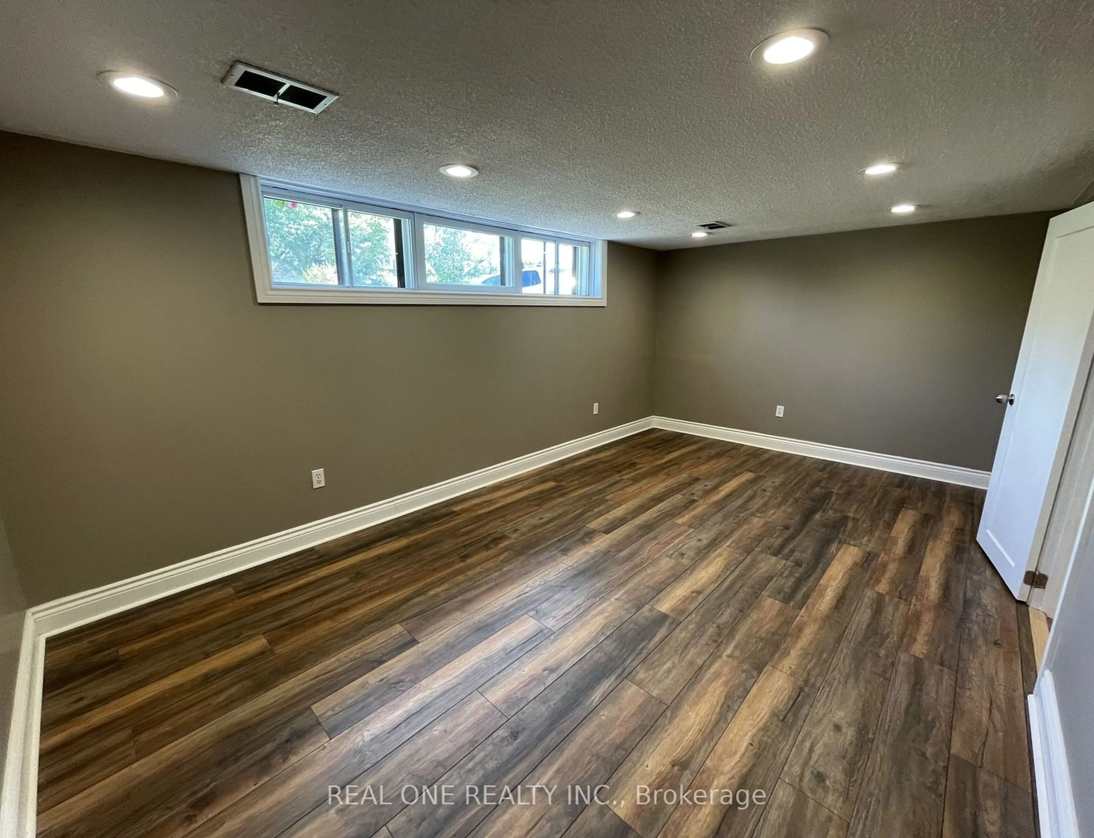 A pic of a room, wood floors for 300 Burton Rd, Oakville Ontario L6K 2K8