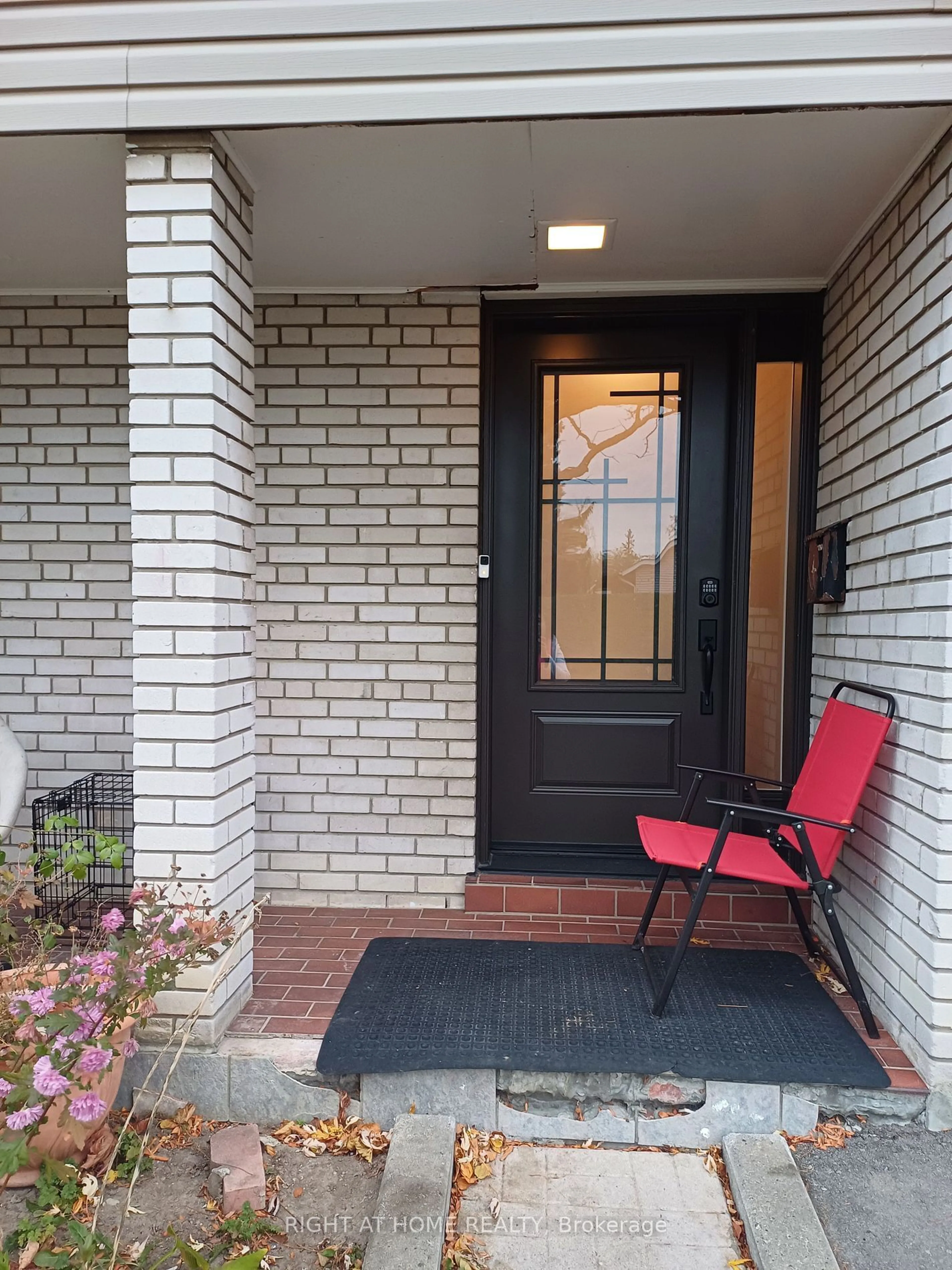 Indoor entryway for 49 Orpington Cres, Toronto Ontario M9V 3E2