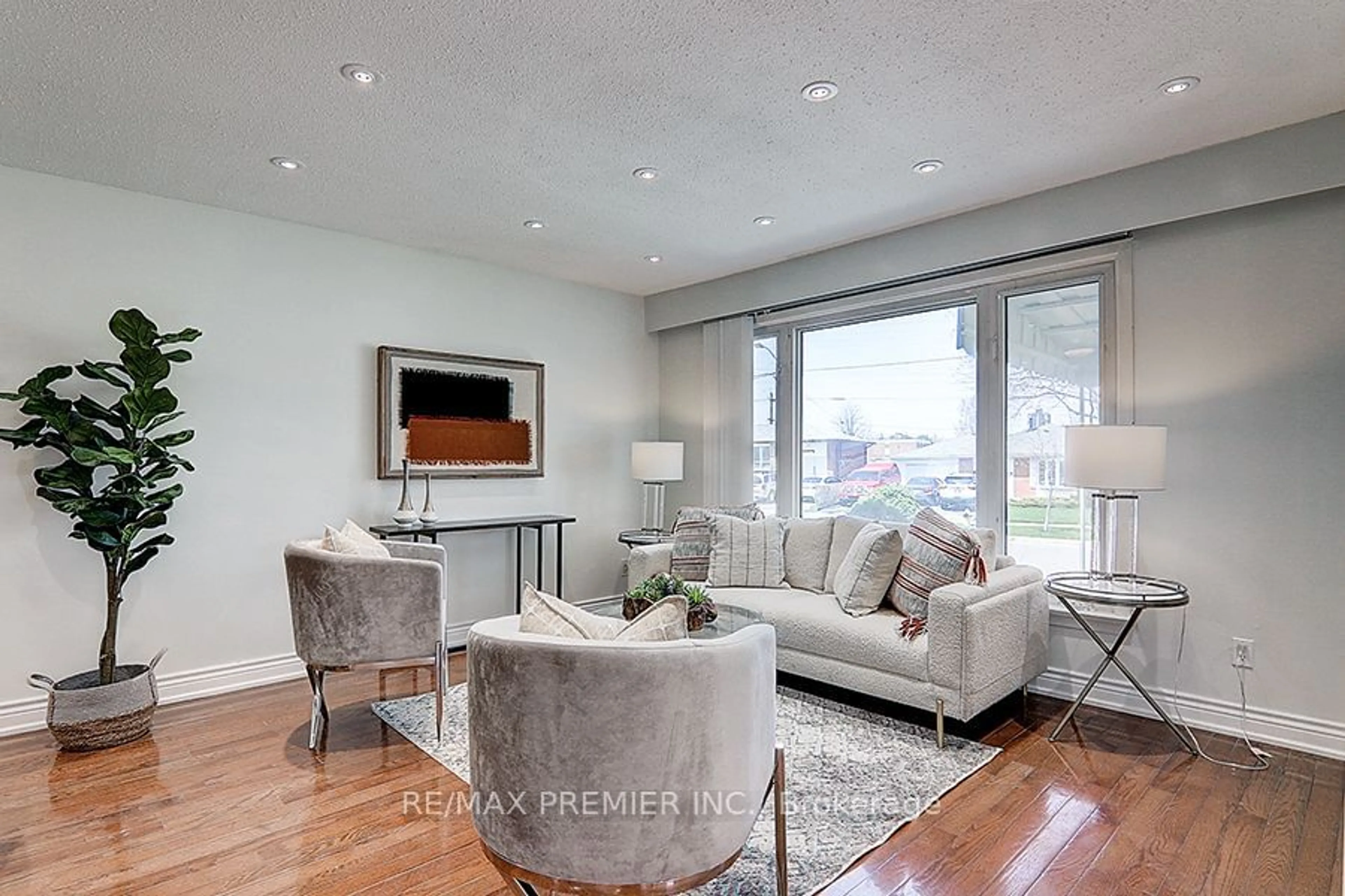 Living room, wood floors for 42 Wilmont Dr, Toronto Ontario M3N 1N6