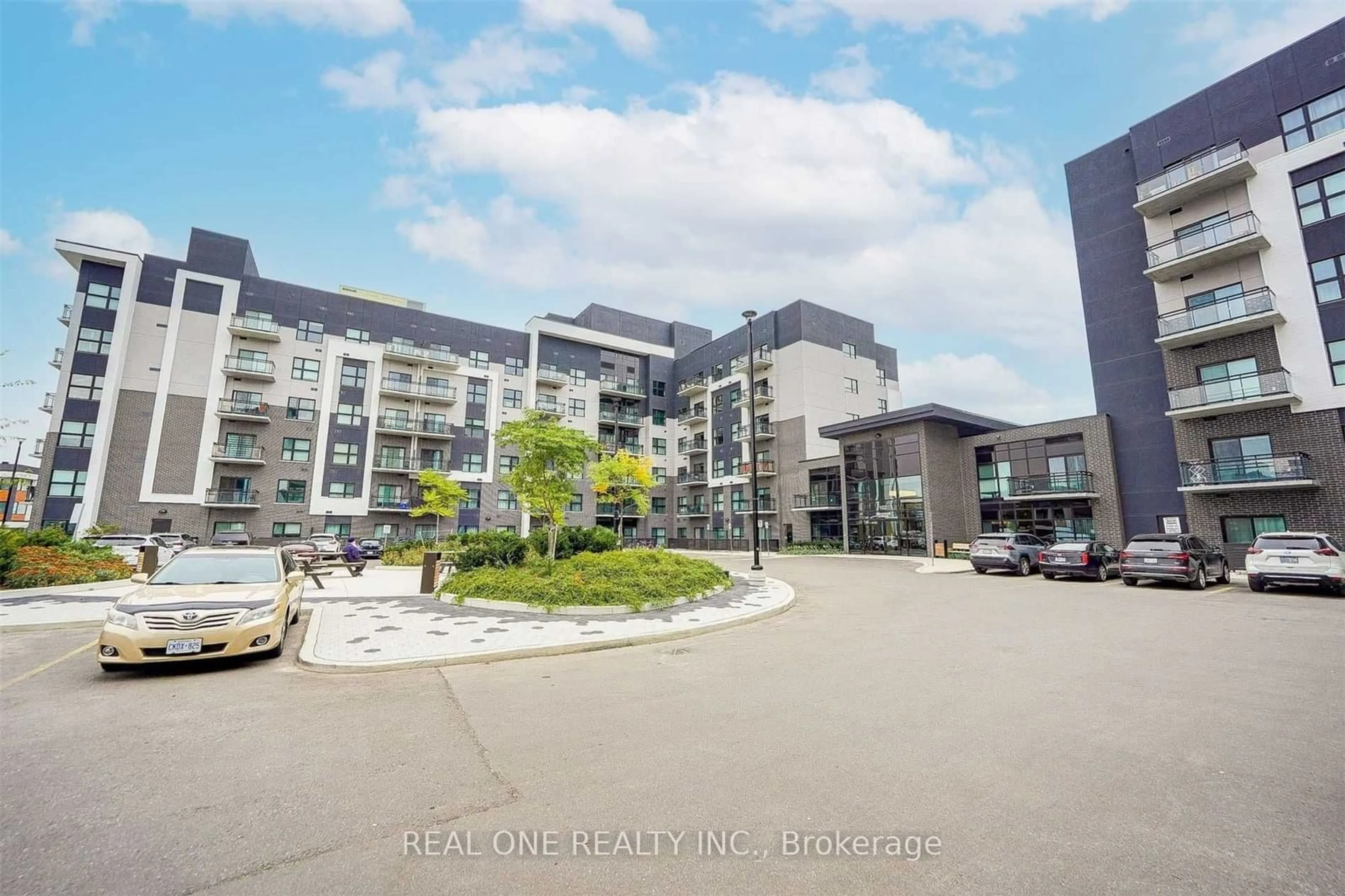 A pic from exterior of the house or condo, the street view for 102 Grovewood Common Circ #139, Oakville Ontario L6H 0X2