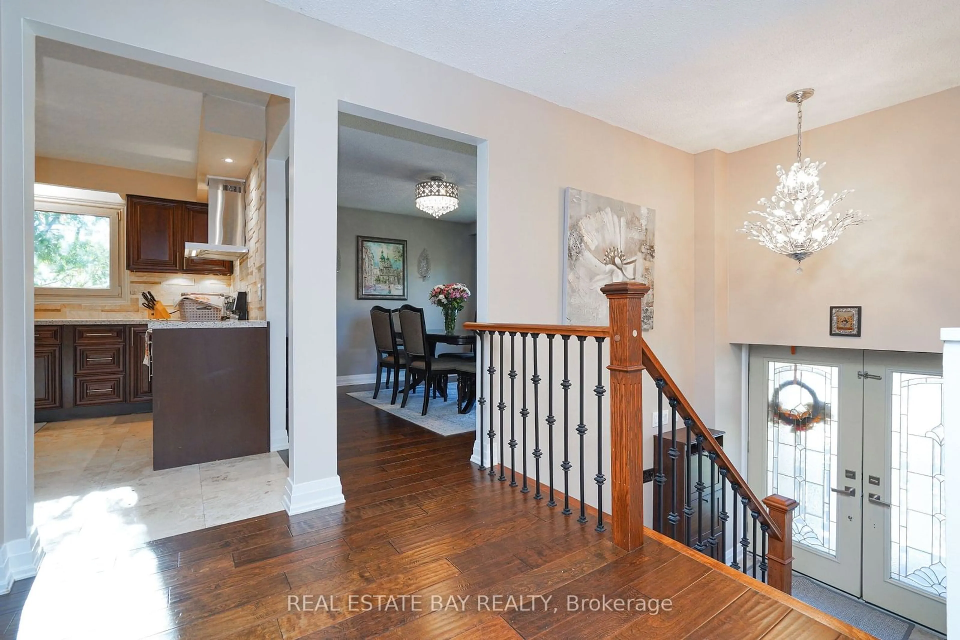 Indoor entryway, wood floors for 220 Overton Pl, Oakville Ontario L6H 1E9