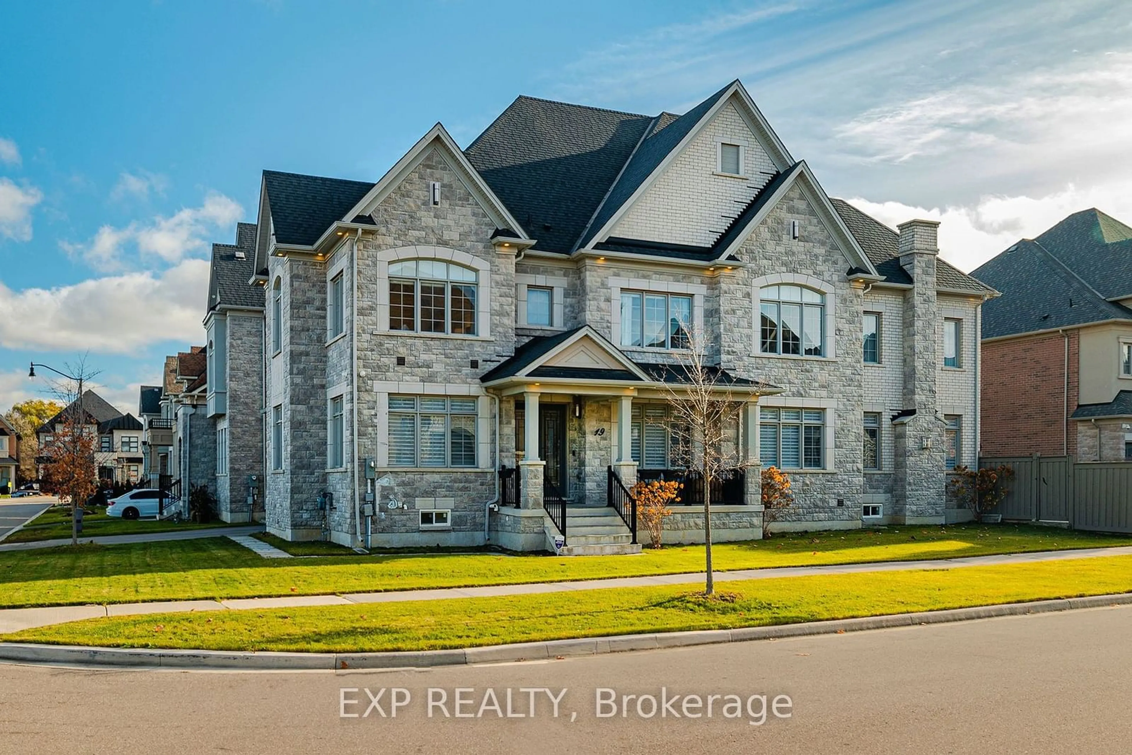 Frontside or backside of a home, the street view for 19 Gladiolus St, Brampton Ontario L6Y 6C8