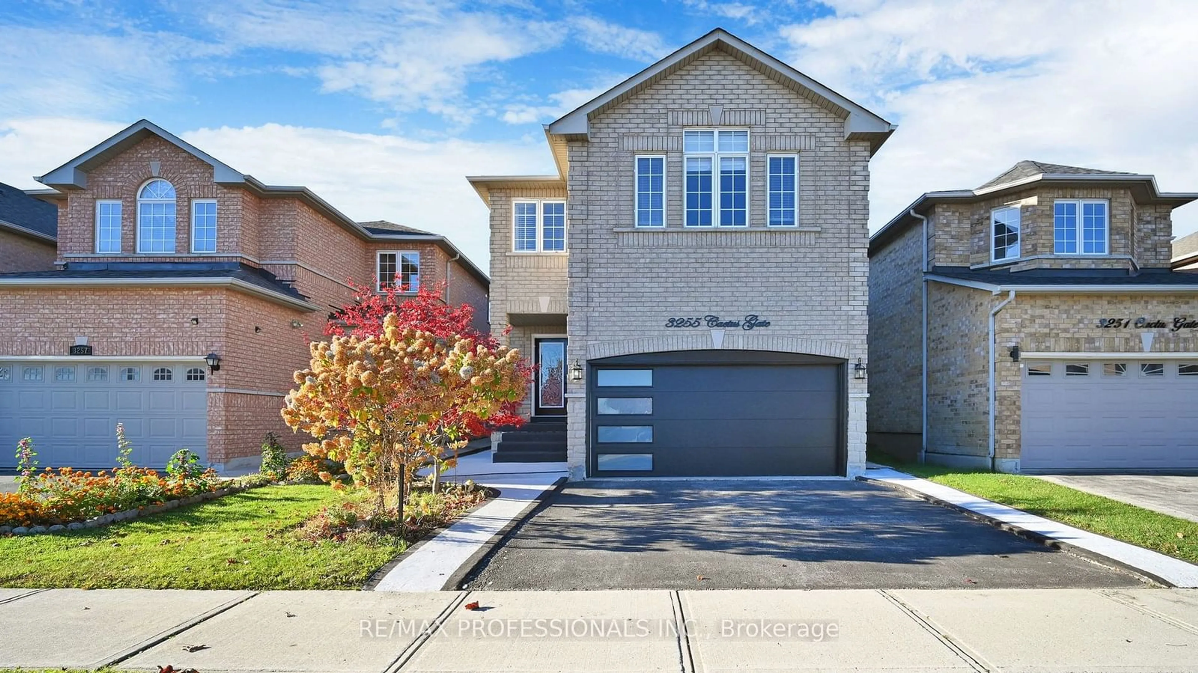 Frontside or backside of a home, the street view for 3255 Cactus Gate, Mississauga Ontario L5N 8M8