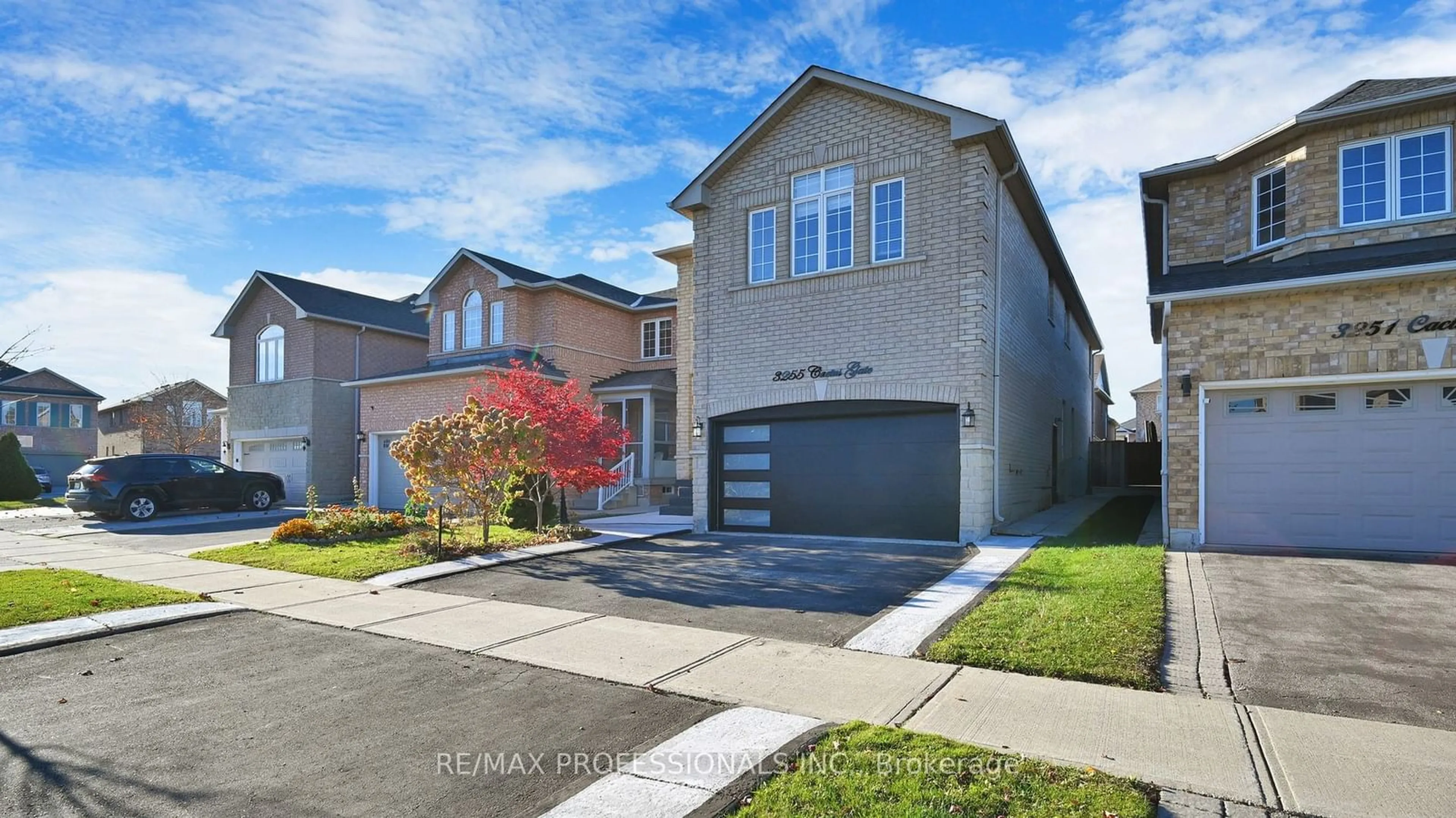 Frontside or backside of a home, the street view for 3255 Cactus Gate, Mississauga Ontario L5N 8M8