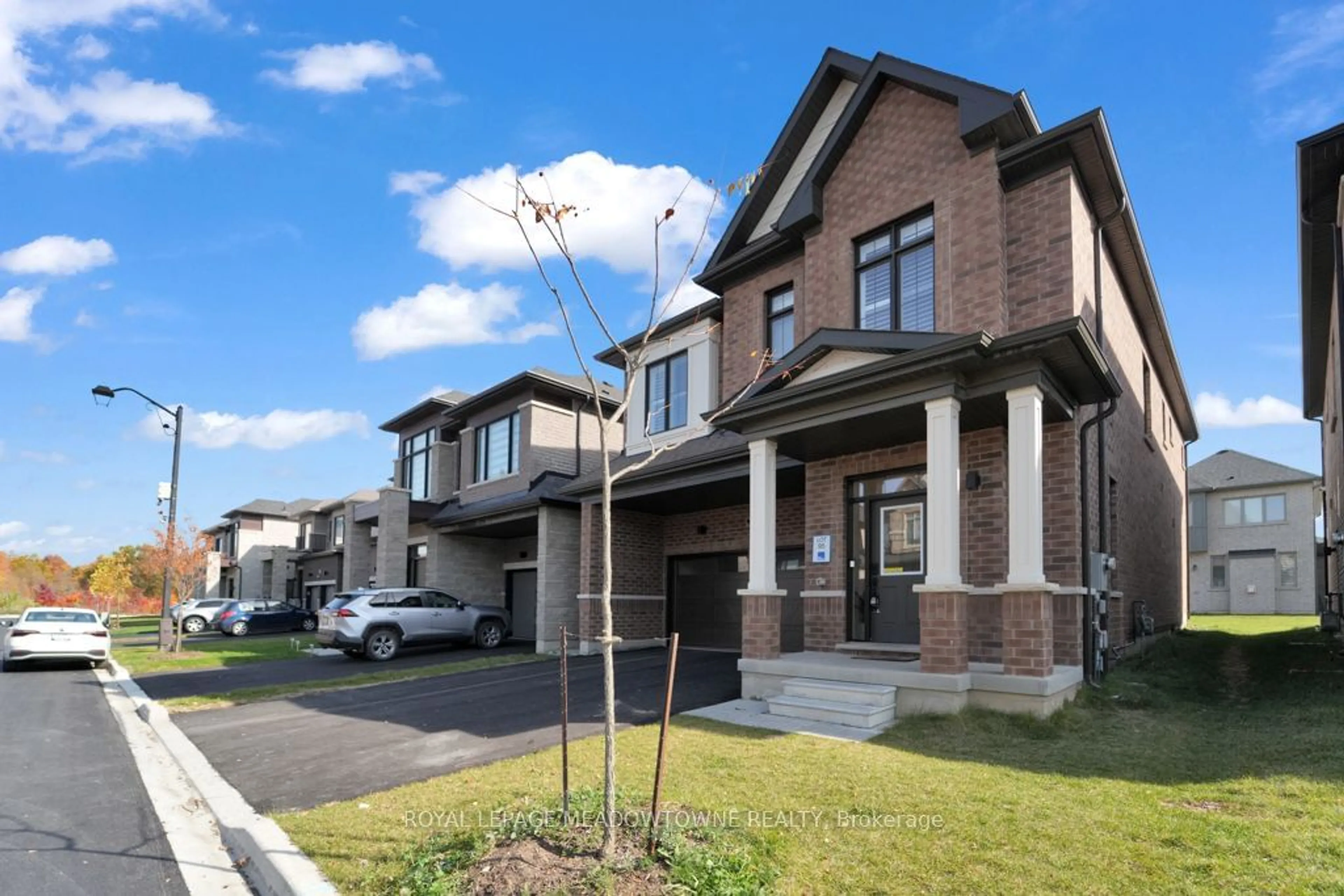 Frontside or backside of a home, the street view for 636 Leatherleaf Landing, Milton Ontario L9T 7E7