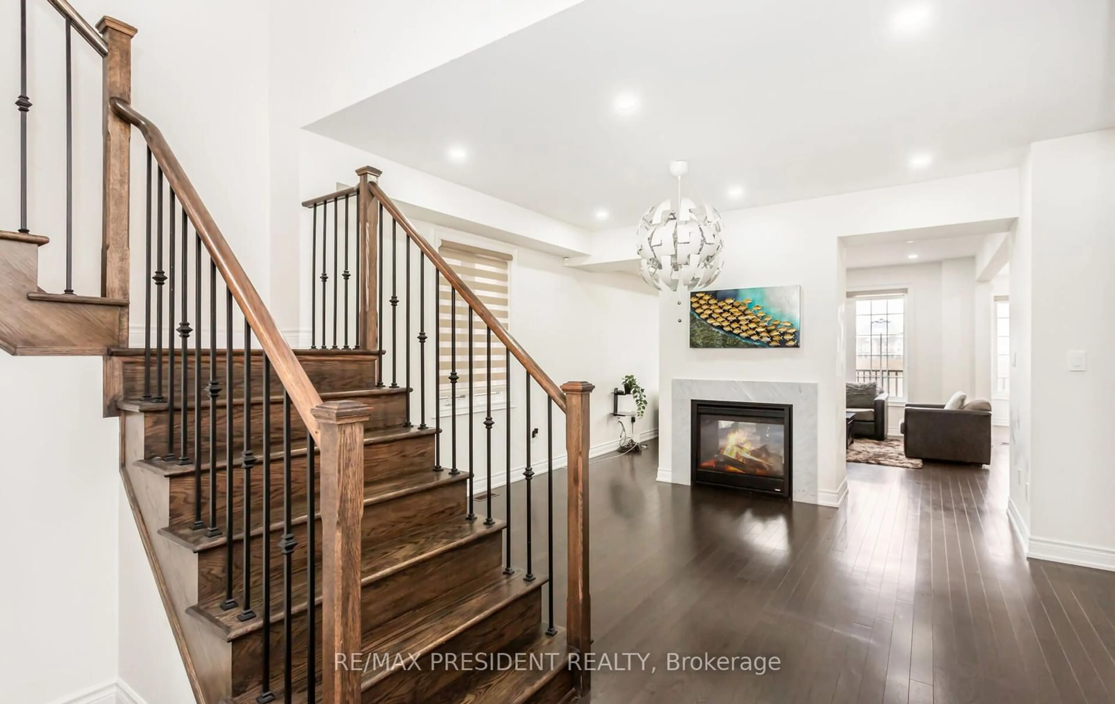 Indoor entryway, wood floors for 51 Lionhead Golf Club Rd, Brampton Ontario L6Y 1P3